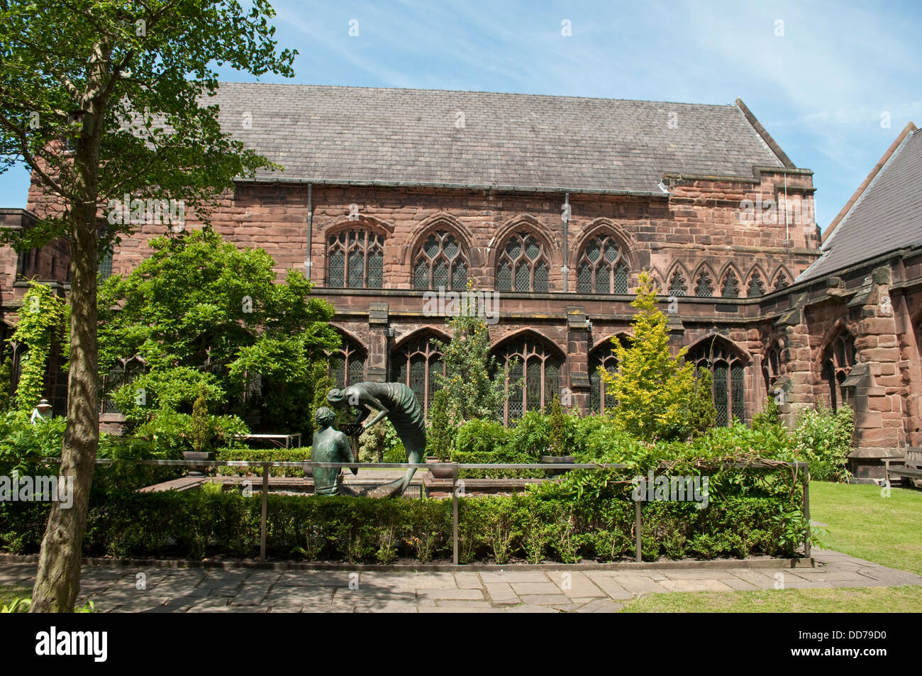 Cloister garth with sculpture 'The water of life' by Stephen Broadbent, Chester Cathedral, Chester, UK Stock Photo