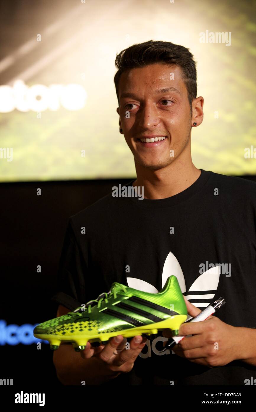 Madrid, Spain. 28th Aug, 2013. Real Madrid Player Mesut Ozil joins Adidas  Family at Santiago Bernabeu Adidas Store on August 28, 2013 in Madrid  Credit: Jack Abuin/ZUMAPRESS.com/Alamy Live News Stock Photo -