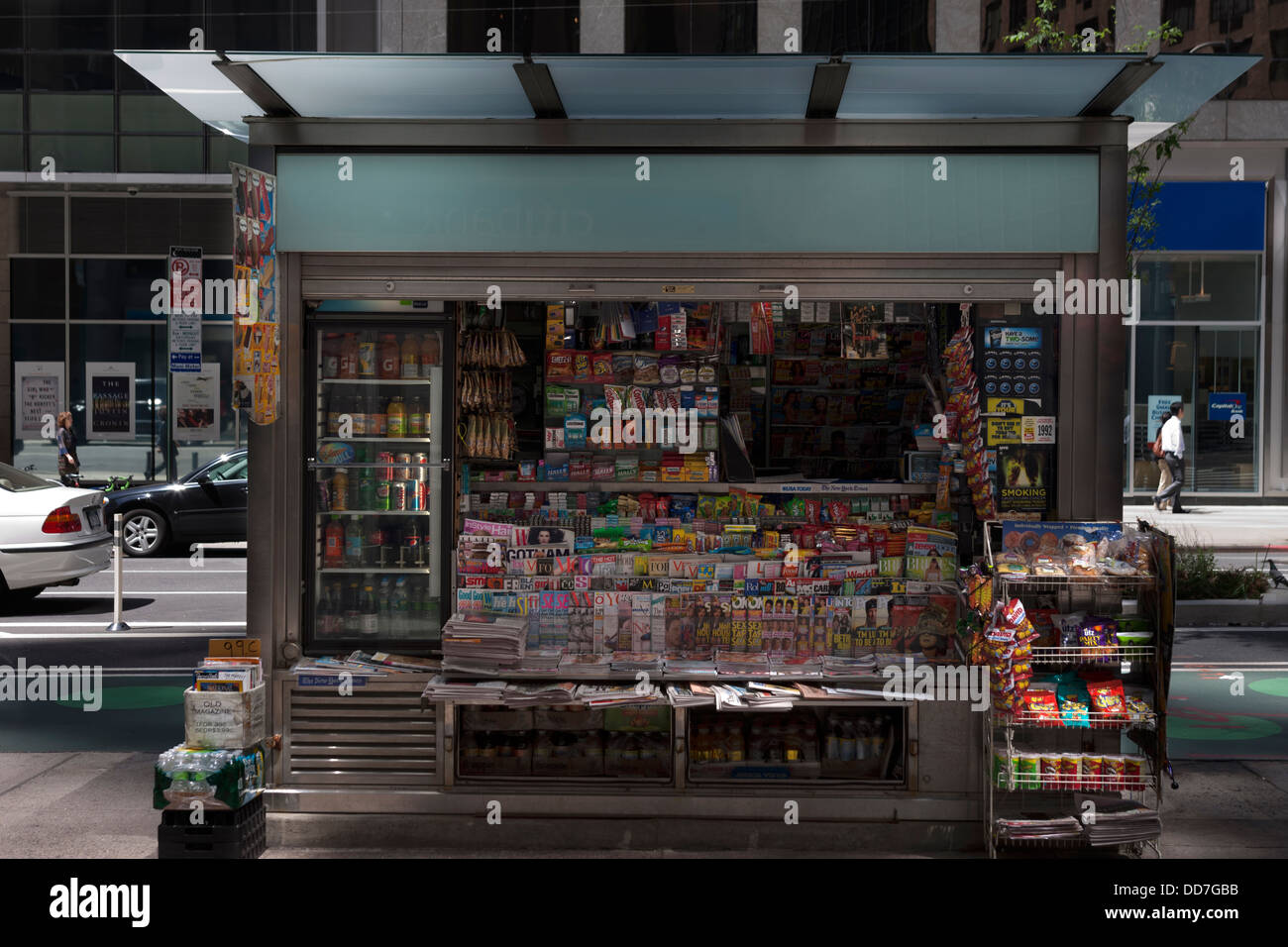 FRONT OF NEWS STAND SEVENTH AVENUE MIDTOWN MANHATTAN NEW YORK CITY USA Stock Photo