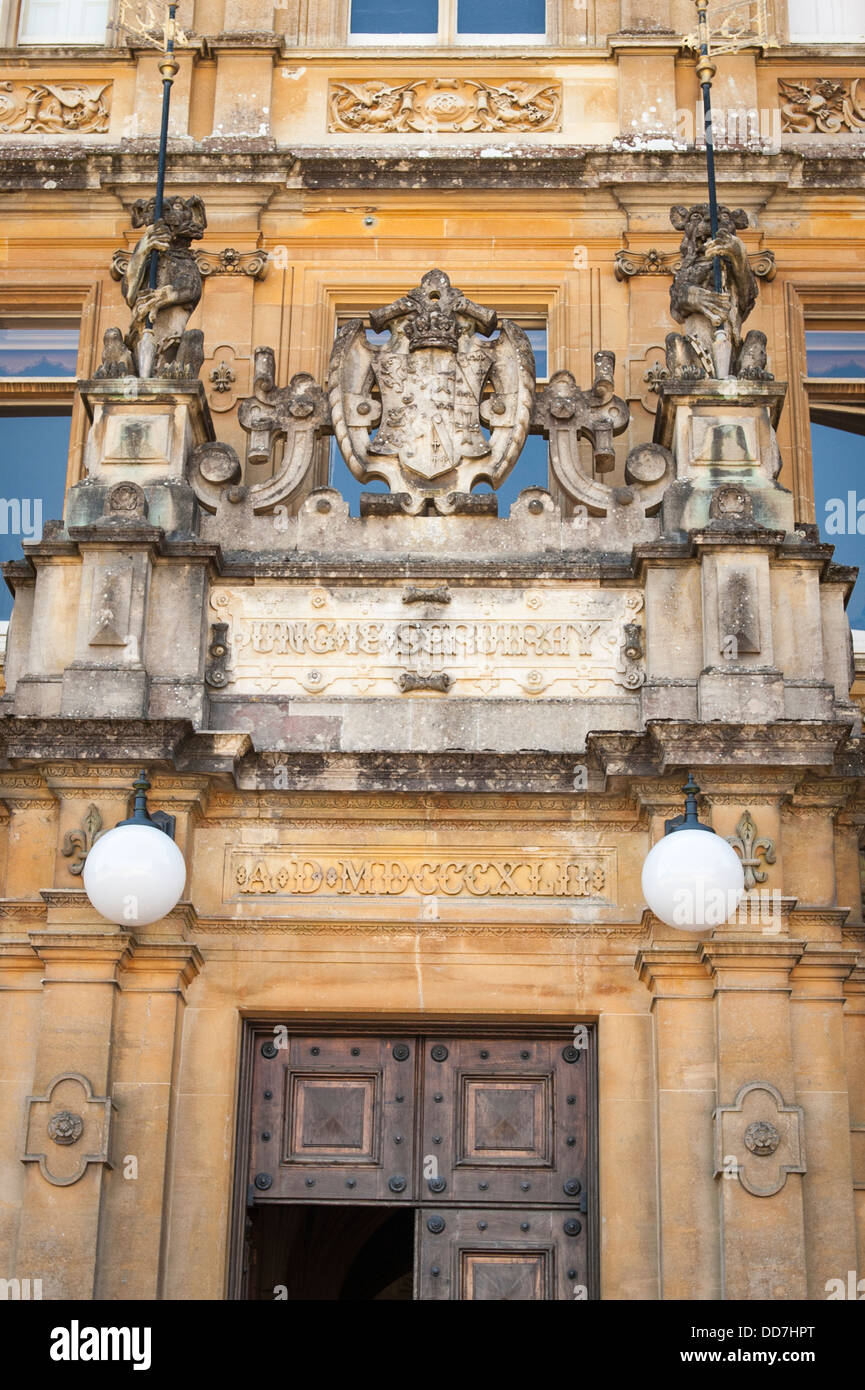Highclere Castle Newbury Earl & Countess of Carnarvan setting TV serial show drama Downton Abbey front entrance door Ung ie Serviray One Will I Serve Stock Photo