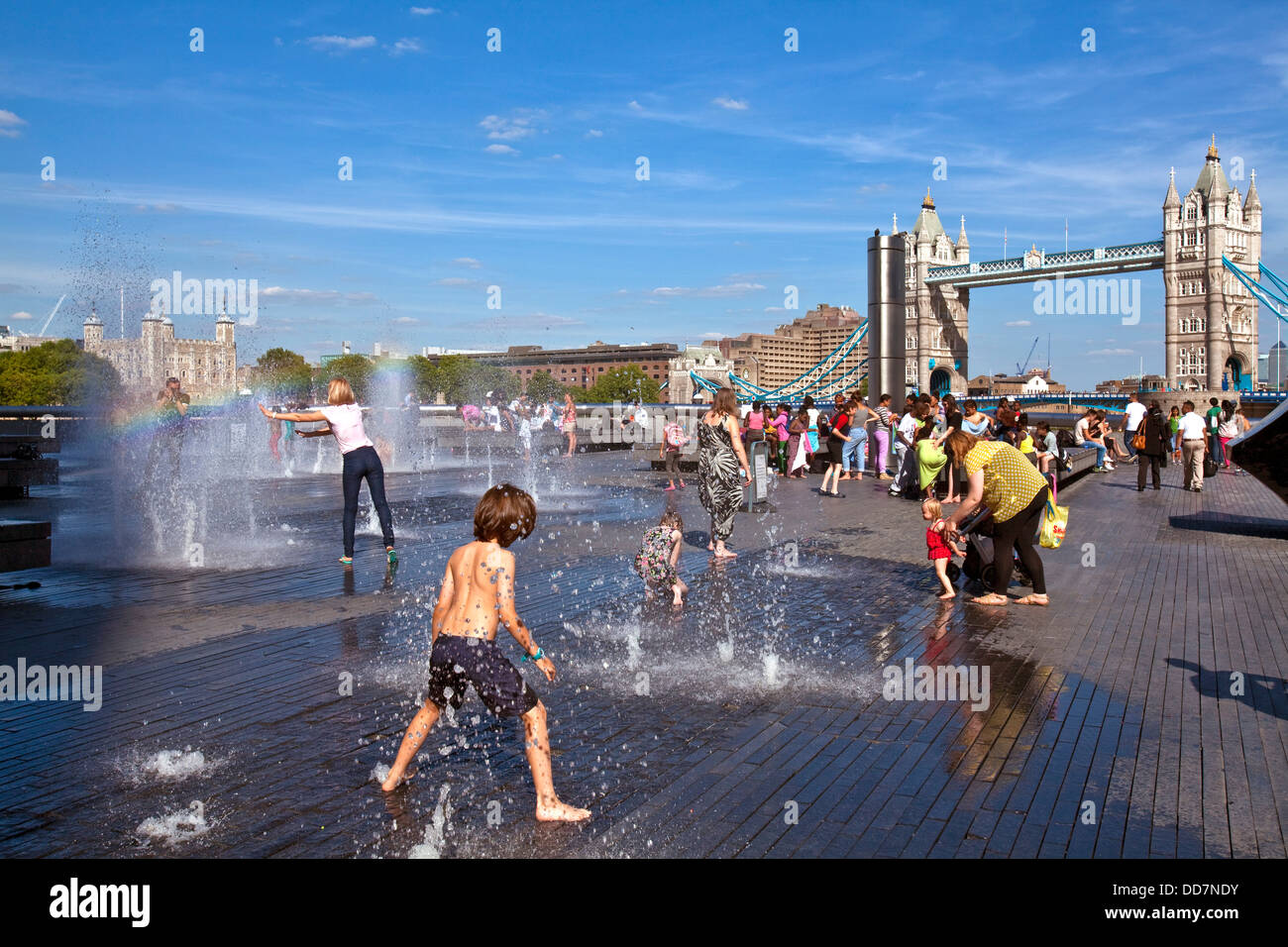 Water Fountains, Queen's Walk, London, England Stock Photo