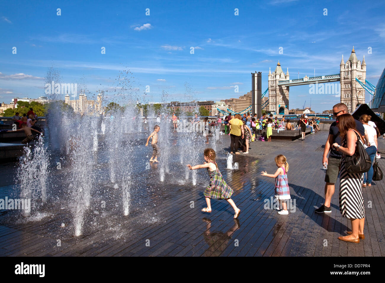 Water Fountains, Queen's Walk, London, England Stock Photo