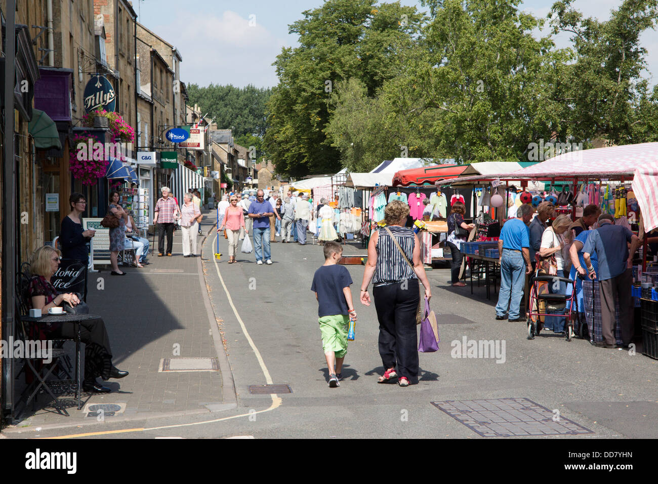 moreton in marsh market day town centre cotswolds england uk Stock