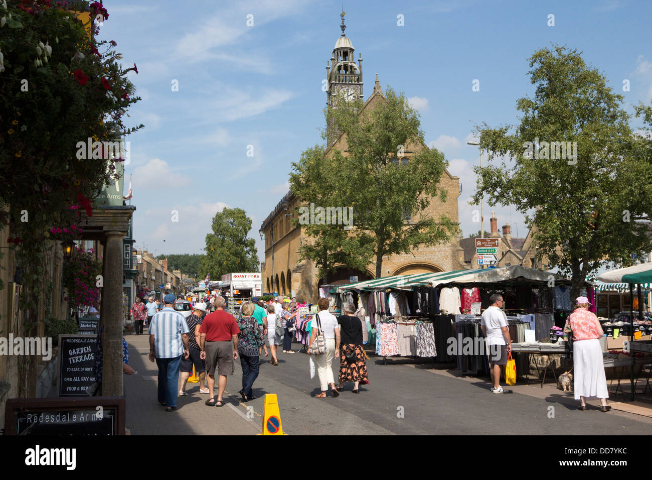 moreton in marsh market day town centre cotswolds england uk Stock
