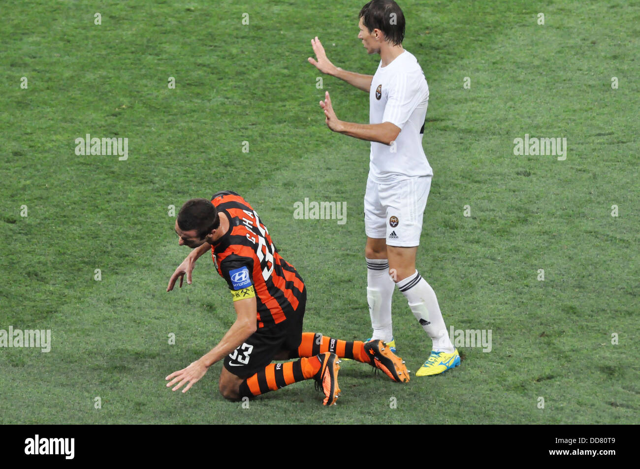 Footballer legs hi-res stock photography and images - Page 5 - Alamy, image size:1300x953