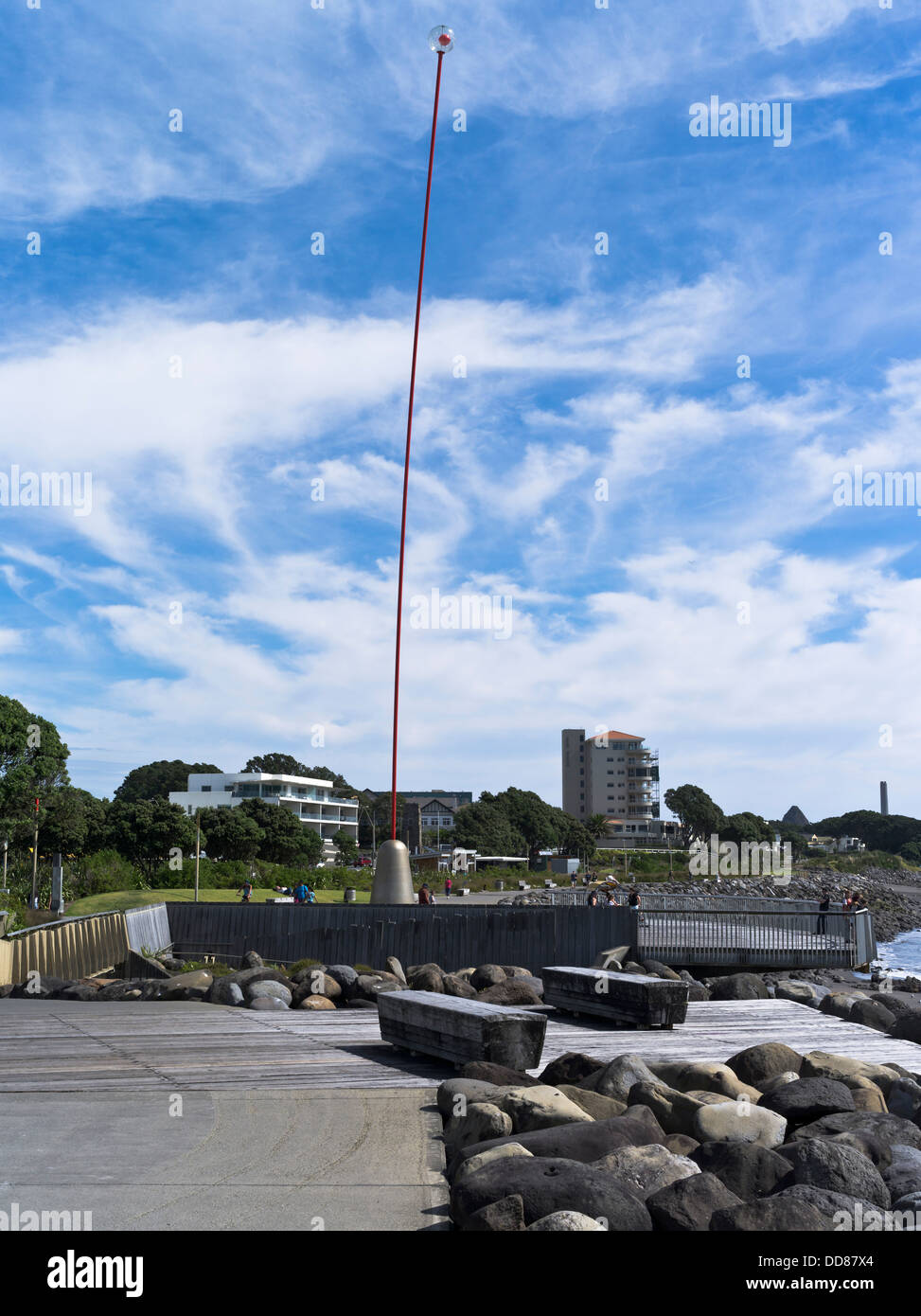 dh New Plymouth TARANAKI NEW ZEALAND Wind wand 48 metre kinetic sculpture seafront promenade Stock Photo