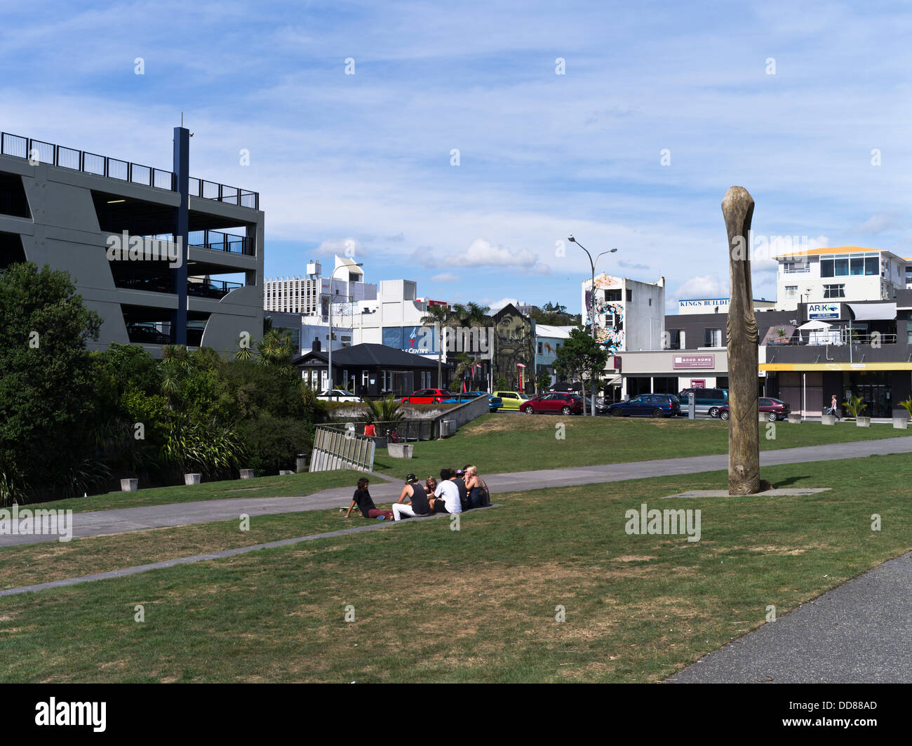 dh New Plymouth TARANAKI NEW ZEALAND Youths relaxing city centre waterfornt area Stock Photo