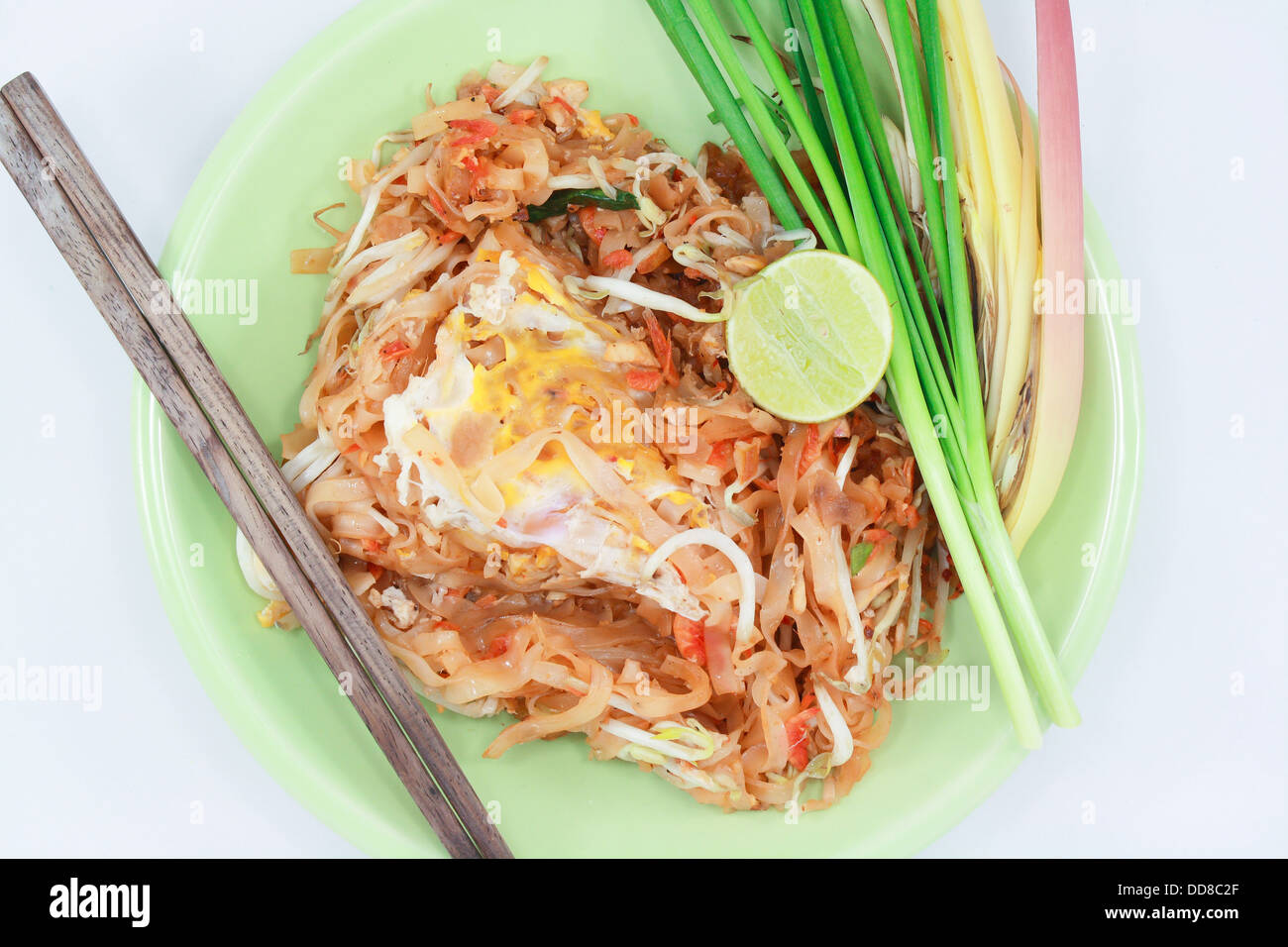 thin rice noodles fried with tofu, vegetable, egg and peanuts (Pad Thai