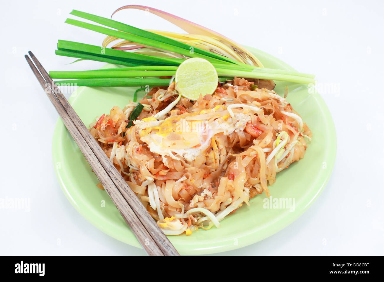 thin rice noodles fried with tofu, vegetable, egg and peanuts (Pad Thai