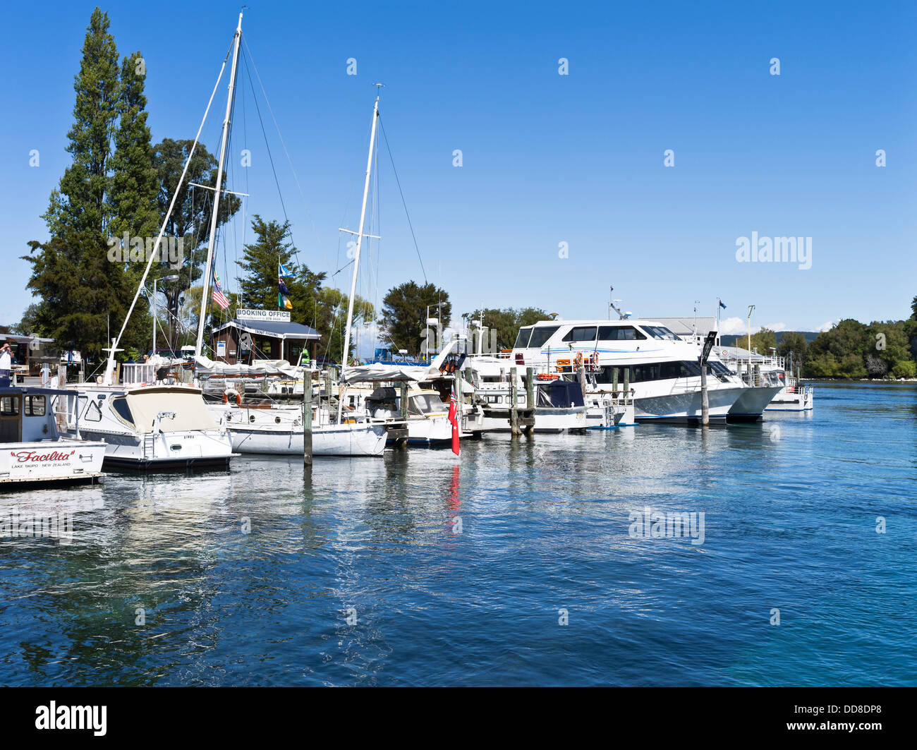 dh Waikato River TAUPO NEW ZEALAND Lake Taupo marina jetties yachts cruiser motor boats boat Stock Photo