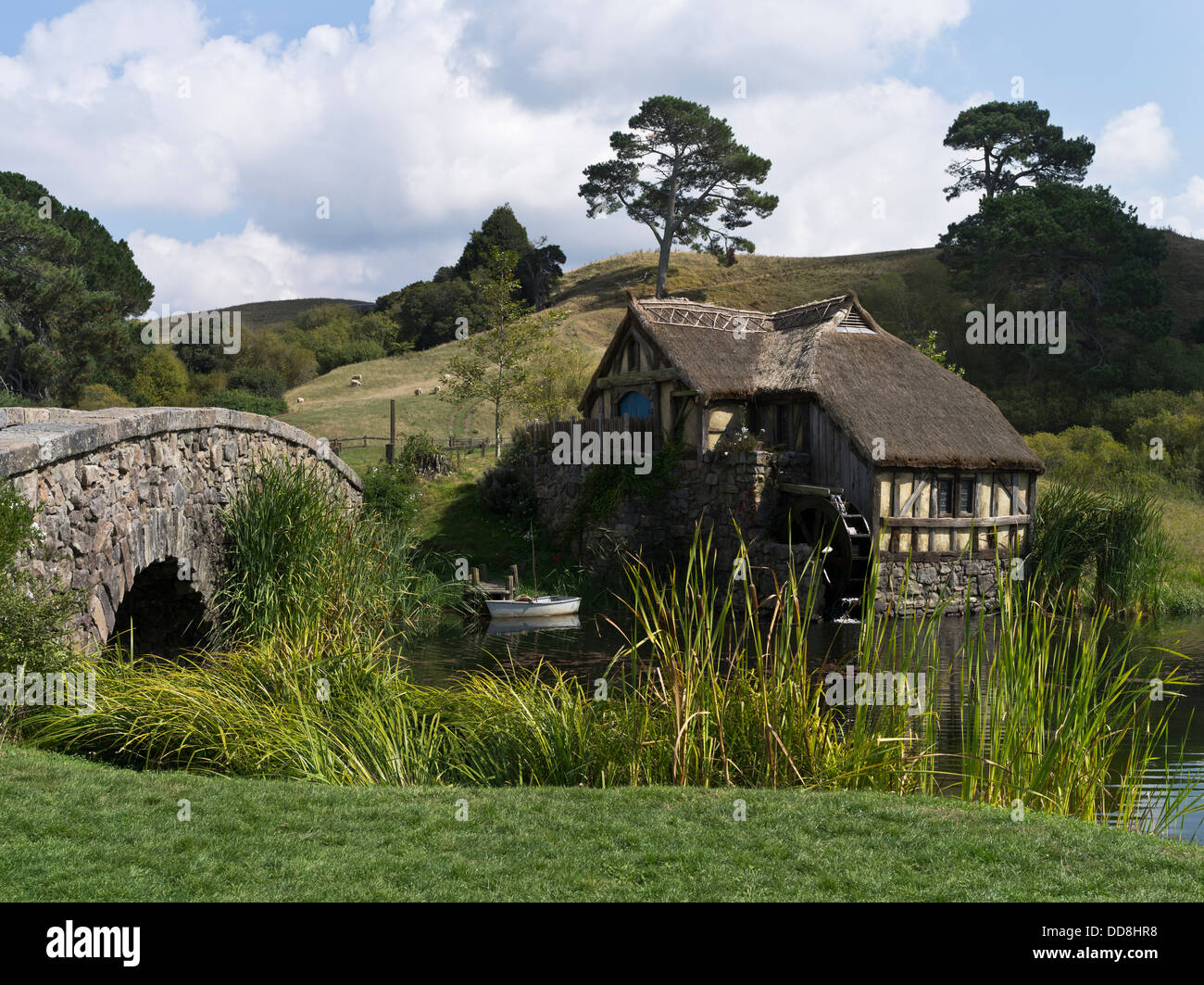 dh Lord of the Rings HOBBITON NEW ZEALAND Hobbits mill and bridge film set movie site films hobbit tolkien Stock Photo