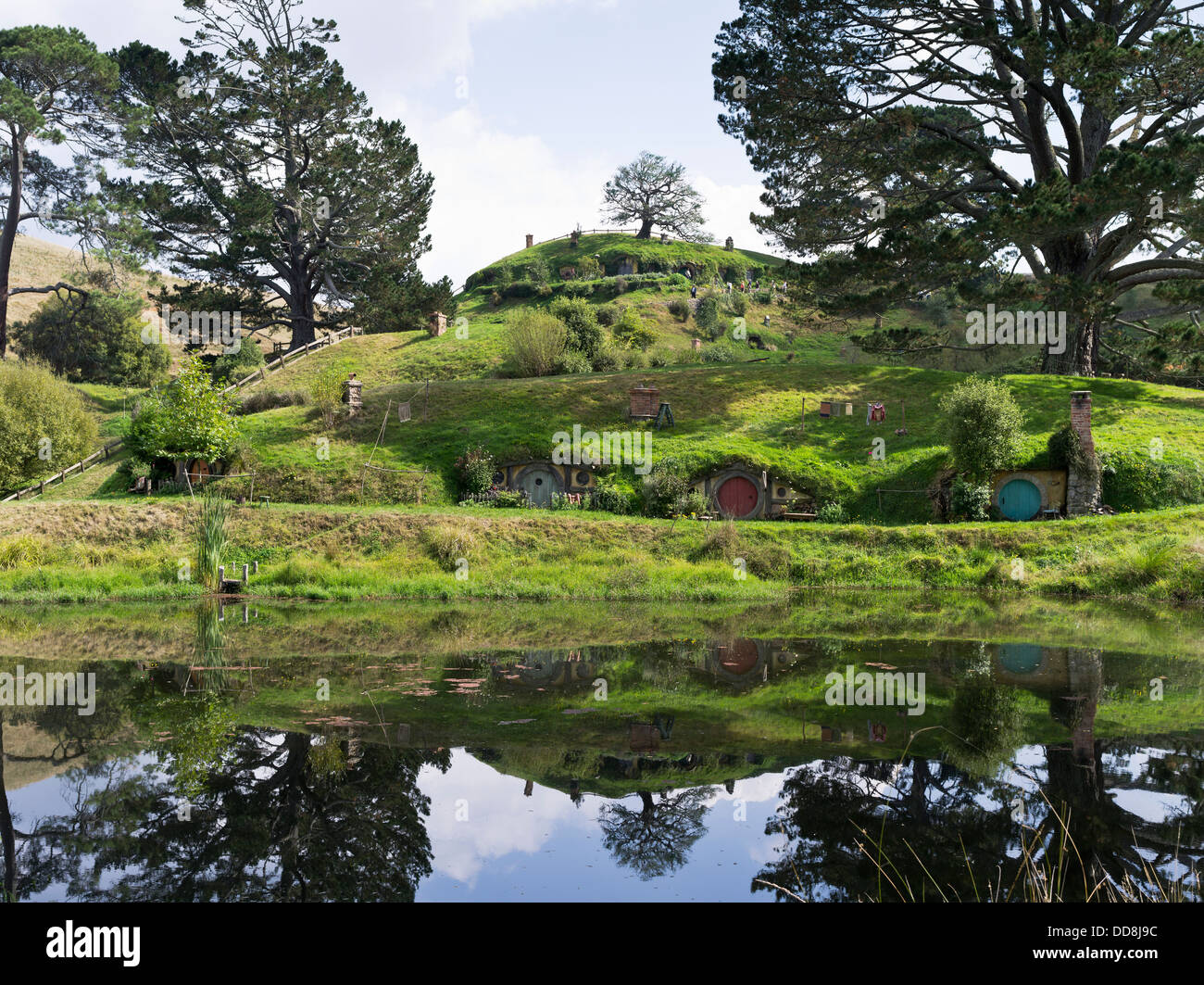dh Lord of the Rings HOBBITON NEW ZEALAND Hobbits cottage set movie site films house hobbit houses homes Stock Photo
