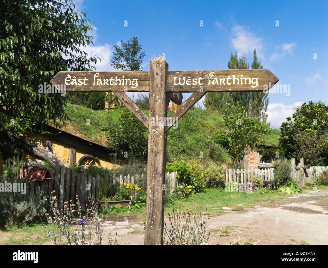 dh Lord of the Rings HOBBITON NEW ZEALAND Hobbits signpost cottage East West Farthing film set movie site hobbit location tolkien middle earth Stock Photo