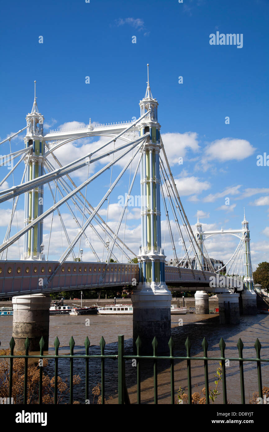 Albert bridge battersea park hi-res stock photography and images - Alamy