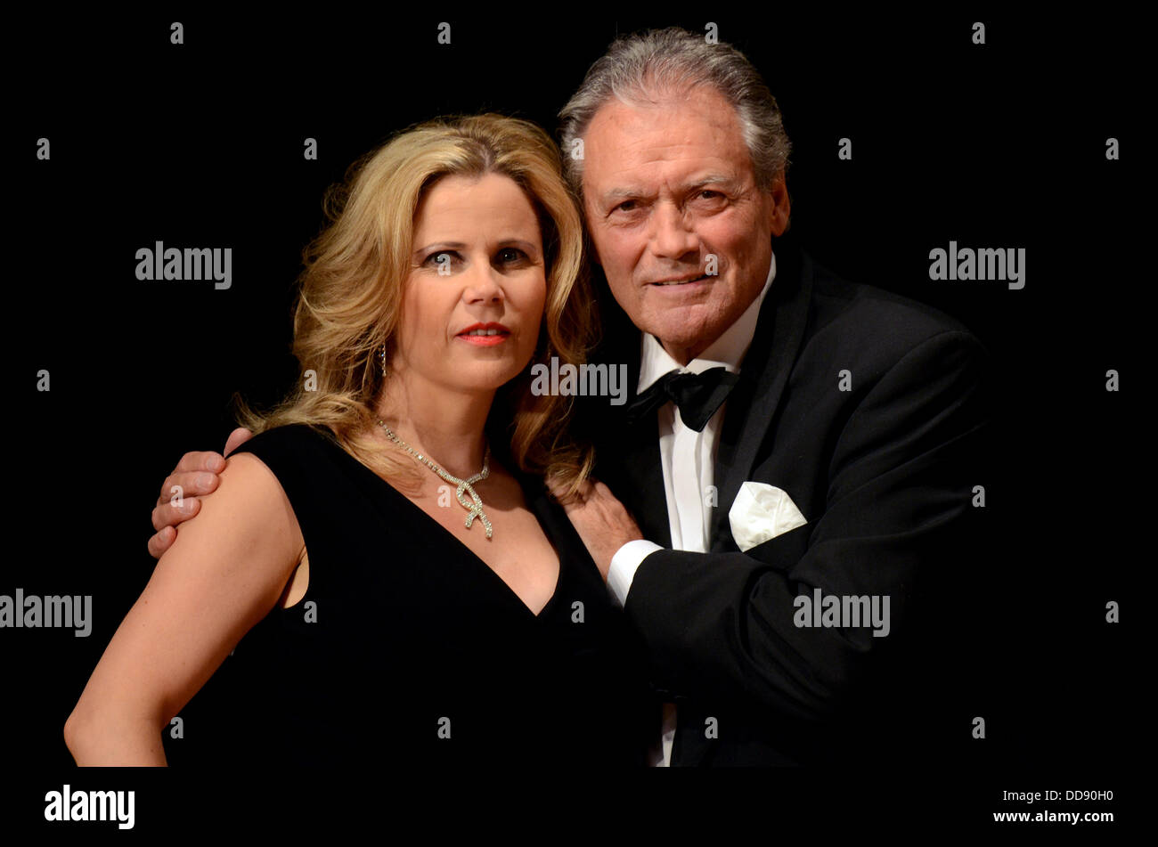 The actors Michaela Schaffrath and Hans-Juergen Baeumler pose during the photo rehearsal of the comedy 'Zaertliche Machos' ('Tender machos') at the Theater an der Koe in Duesseldorf, Germany, 28 August 2013. Photo: Horst Ossinger Stock Photo