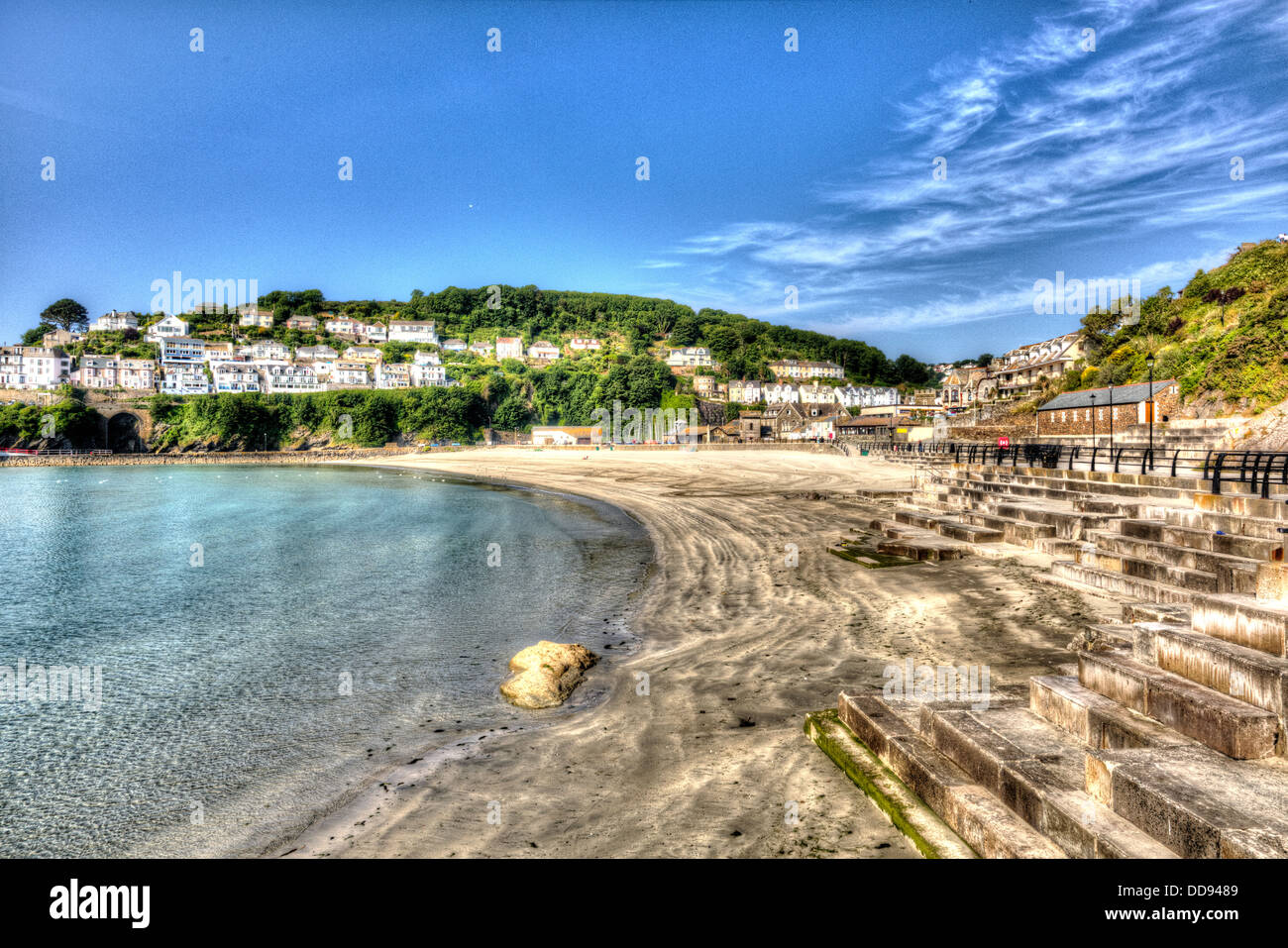 Fishing boats on a beach in cornwall hi-res stock photography and ...