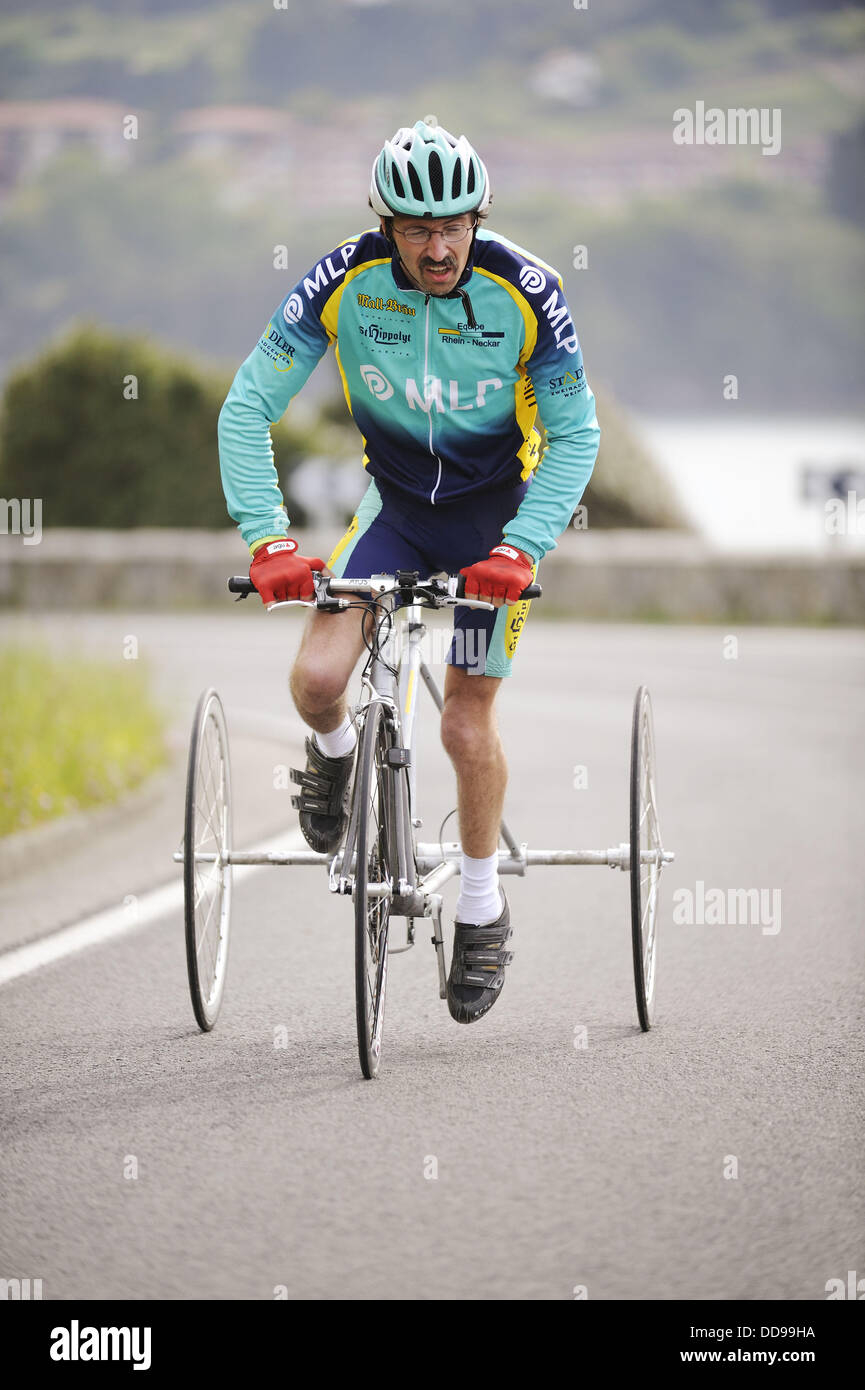 Handicapped sports man hi-res stock photography and images - Alamy