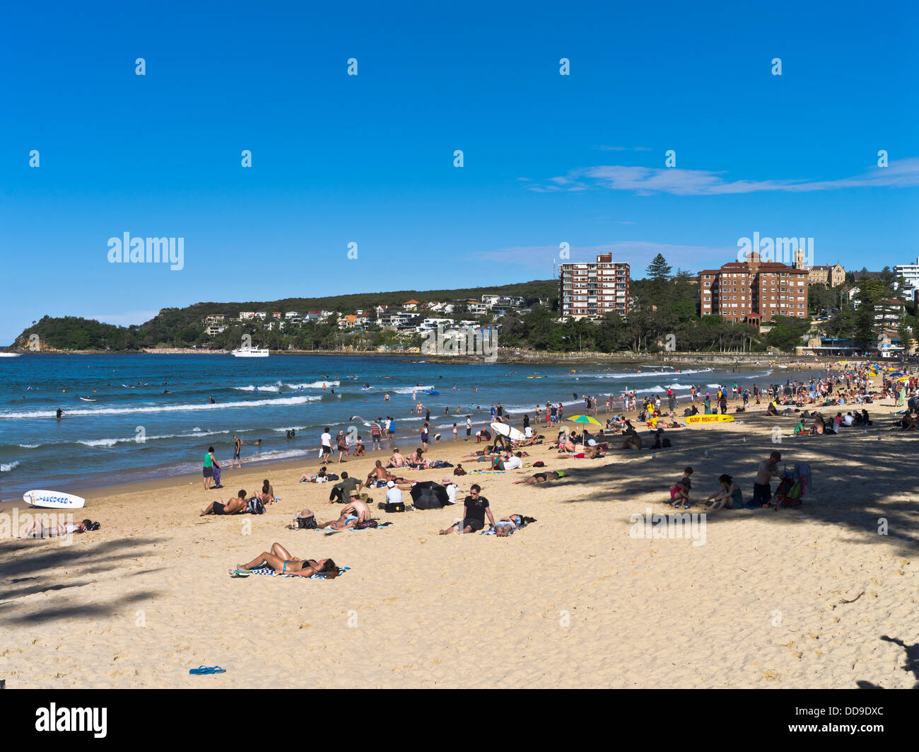 dh Manly Beach MANLY AUSTRALIA Crowds Austrailian beach people sunbathing sydney Stock Photo