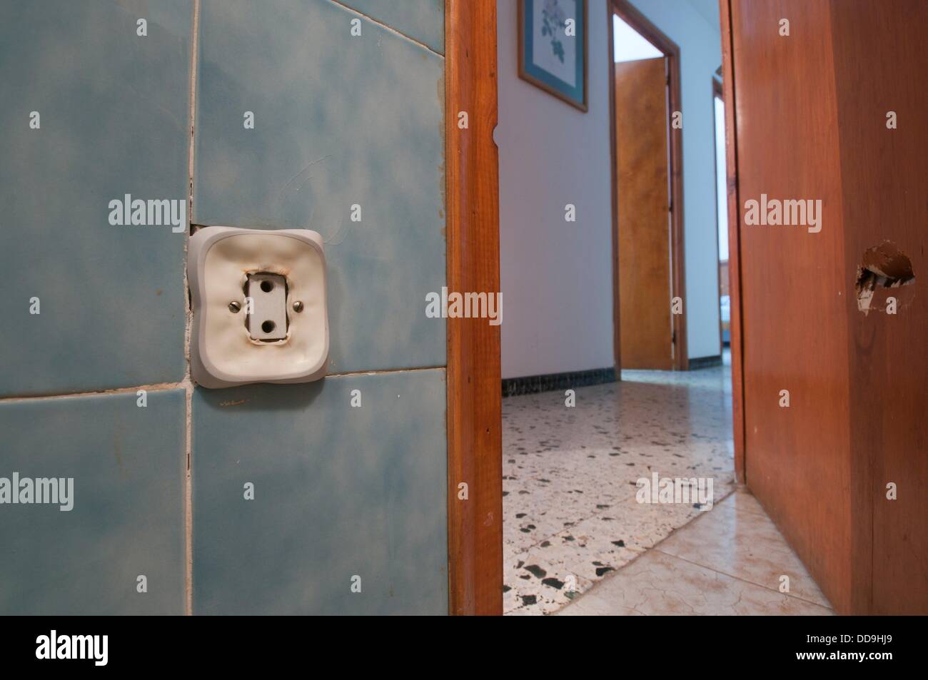 Electric wall outlet in dangerous melting process due to overheating