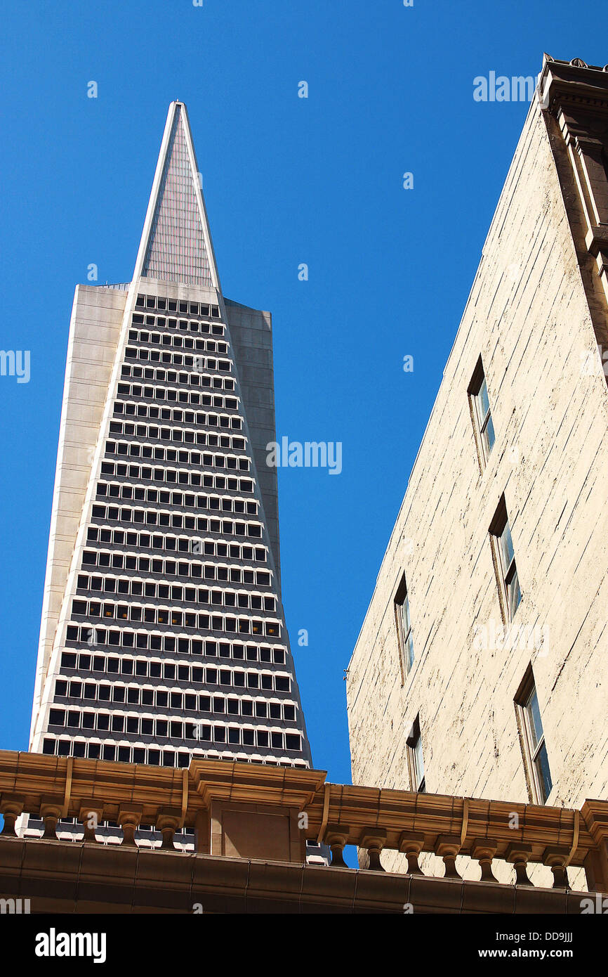 Transamerica tower. Alamo Park. San Francisco. USA Stock Photo Alamy