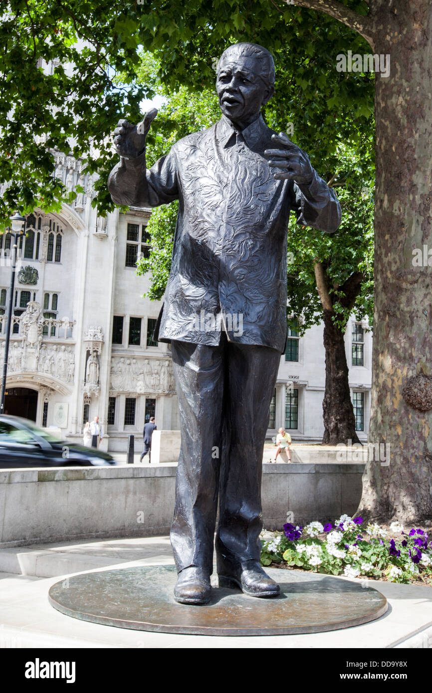 A statue of Nelson Mandela in Parliament Square, London Stock Photo Alamy