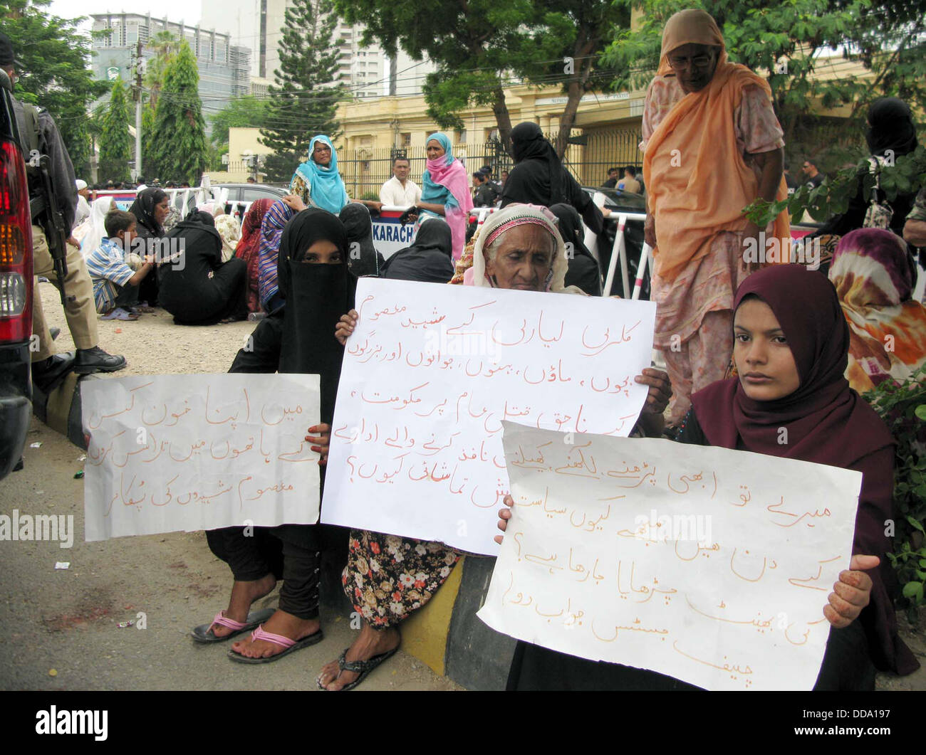 Karachi, Pakistan. 29th Aug, 2013. People belong to Kutchi Community