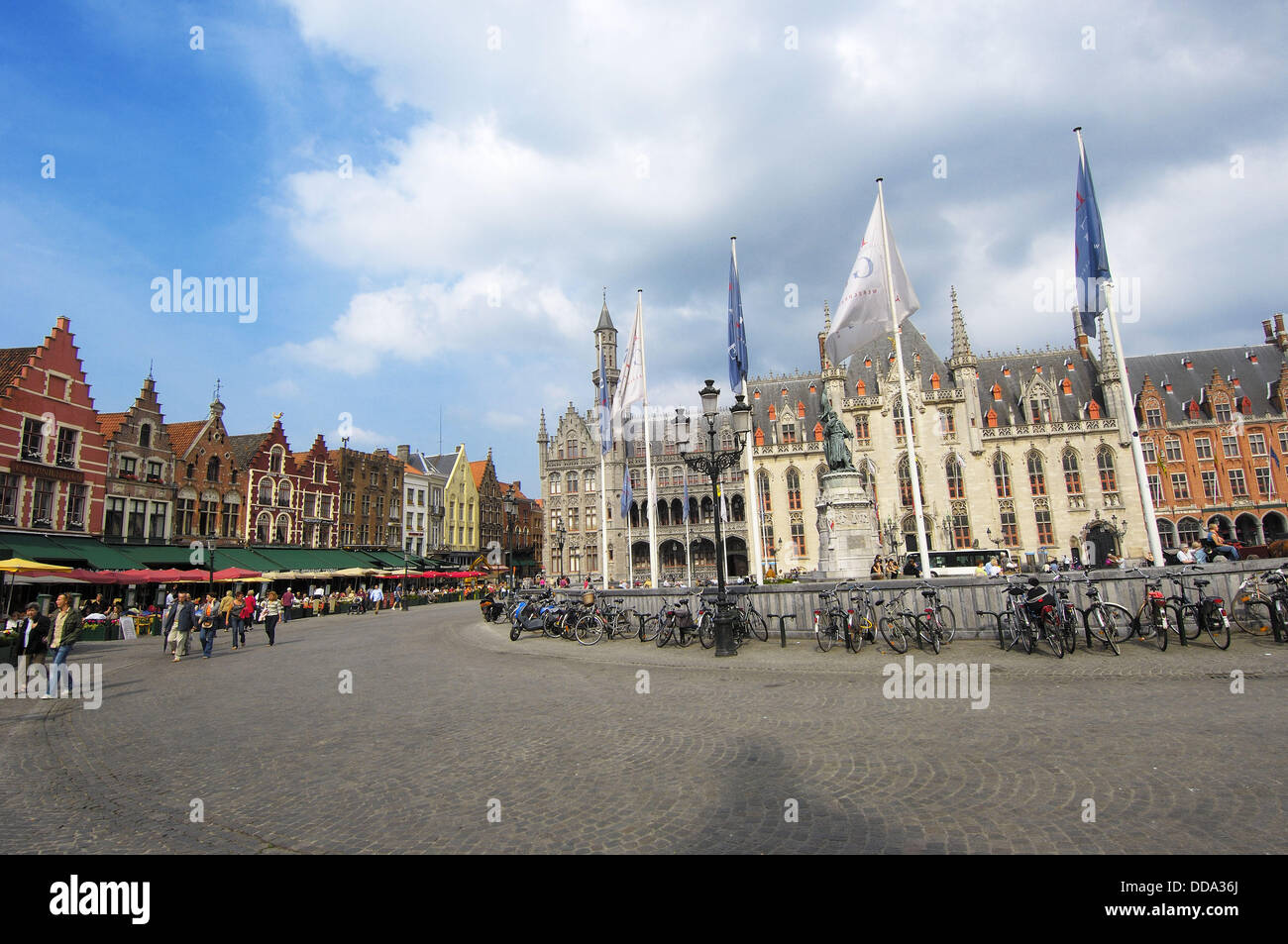 Place de bruges hi-res stock photography and images - Page 4 - Alamy