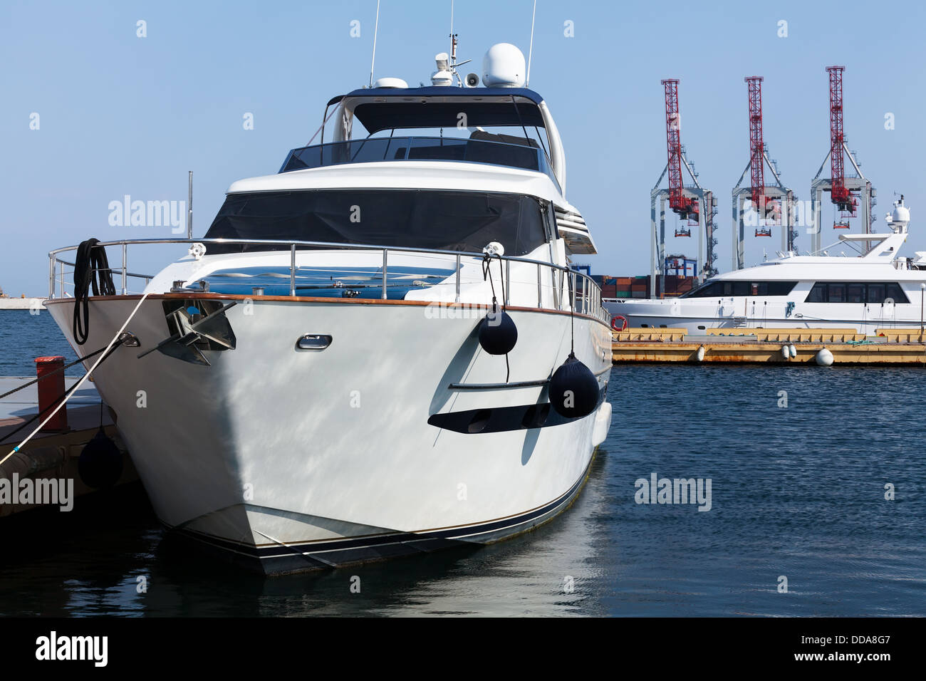 boat yacht moored pier closeup Stock Photo - Alamy