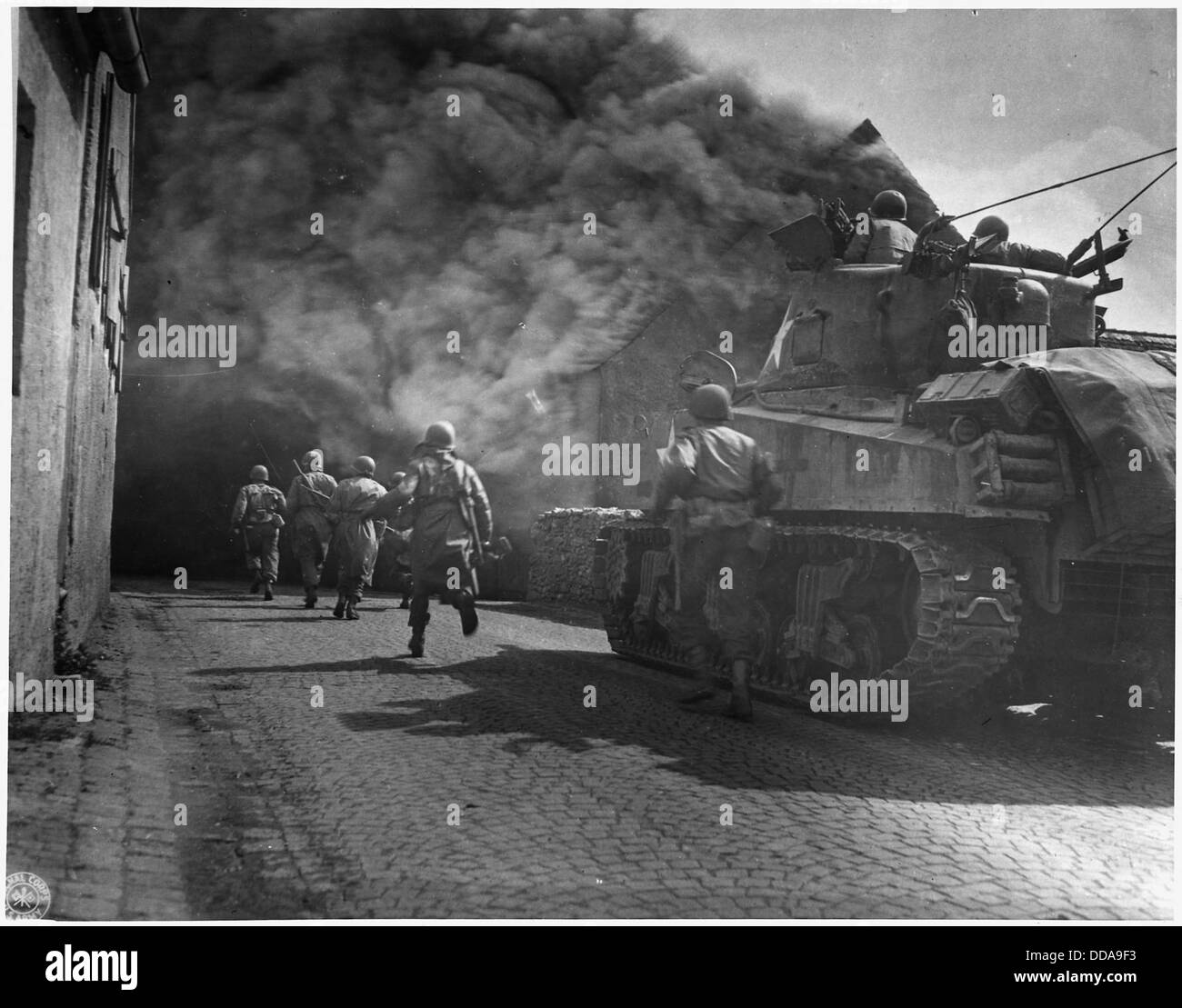 WWII, Europe, Germany, U.S. Third Army iruns throuhg smoke filled streets in Wernberg - - 195342 Stock Photo