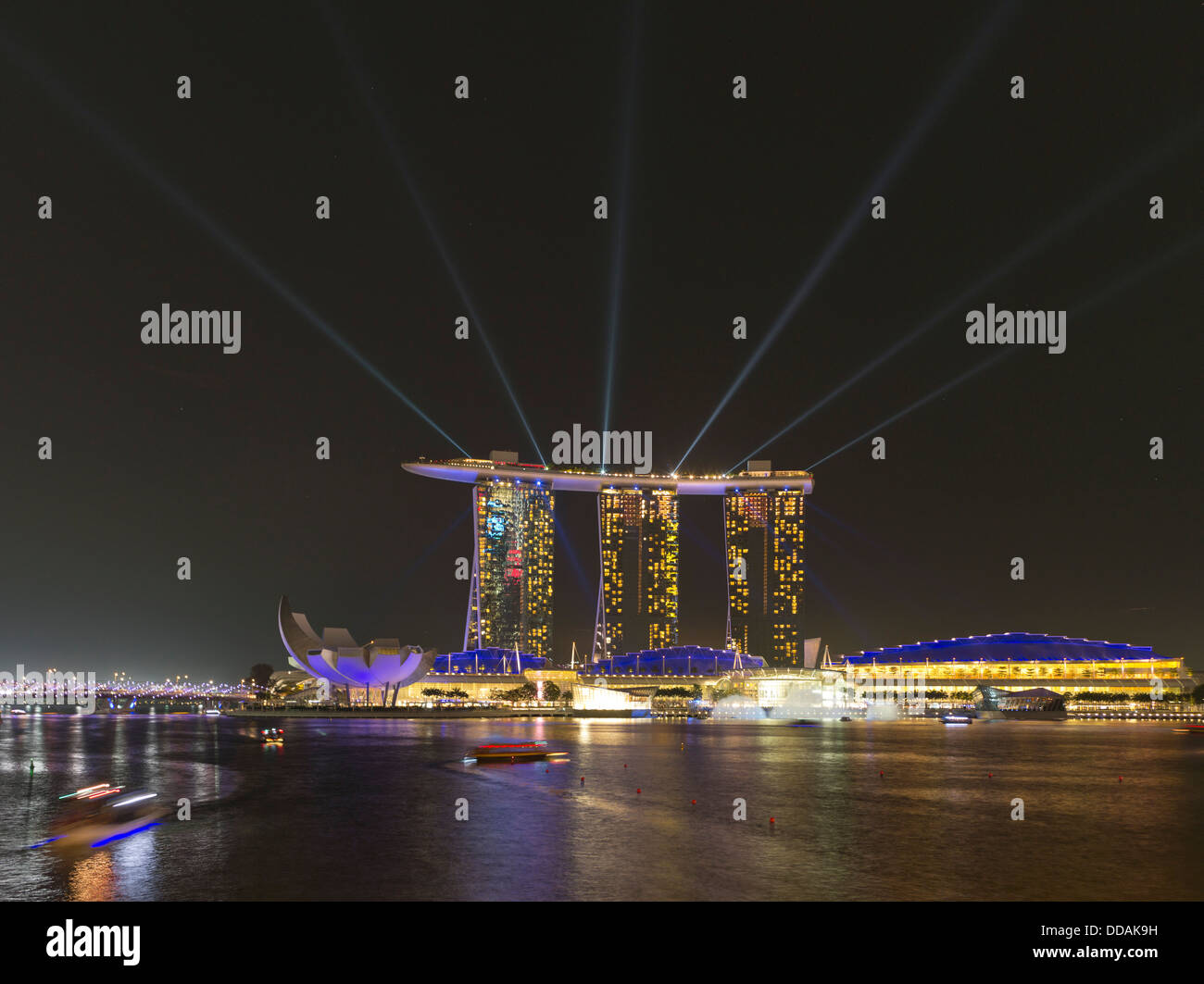dh  MARINA BAY SINGAPORE Laser show marina bay sands night evening lights display beams Stock Photo