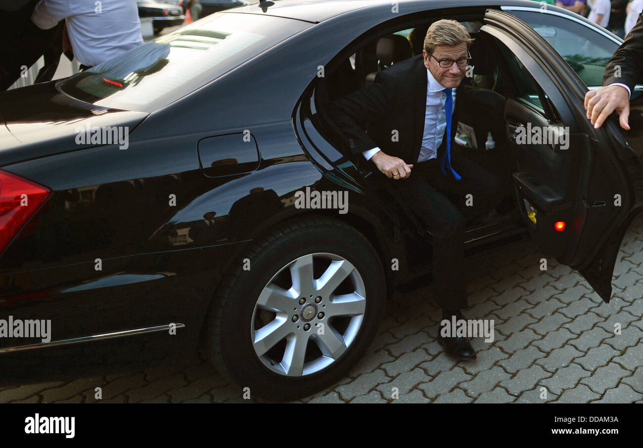 Plauen, Germany. 29th Aug, 2013. German Foreign Minister Guido Westerwelle arrives for an election campaign event of his Free Democratic Party (FDP) in Plauen, Germany, 29 August 2013. Photo: Hendrik Schmidt/dpa/Alamy Live News Stock Photo
