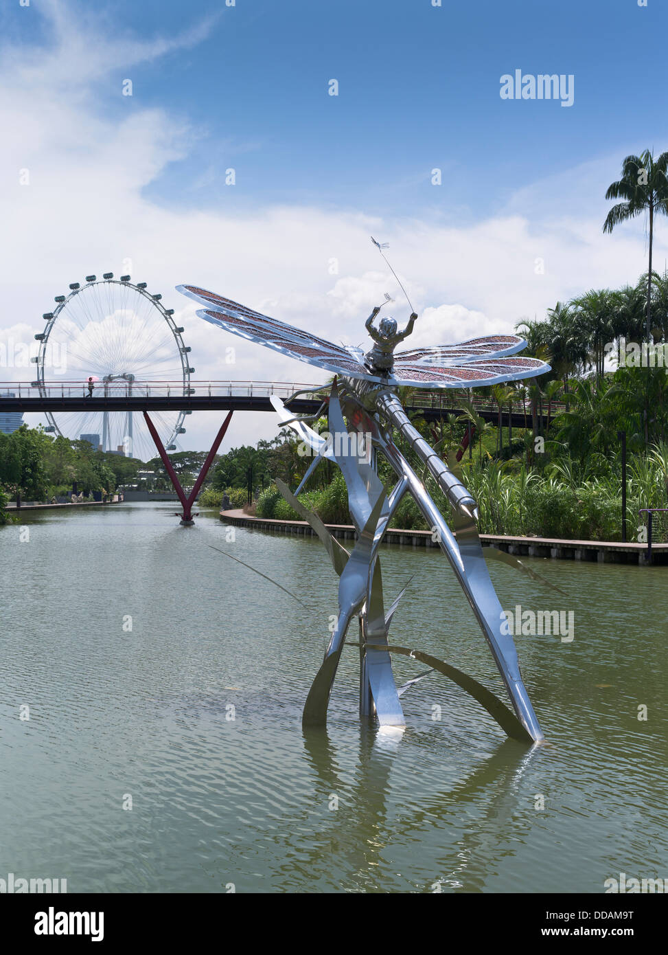 dh Sculptures garden lake GARDENS BY THE BAY SINGAPORE Boy chasing