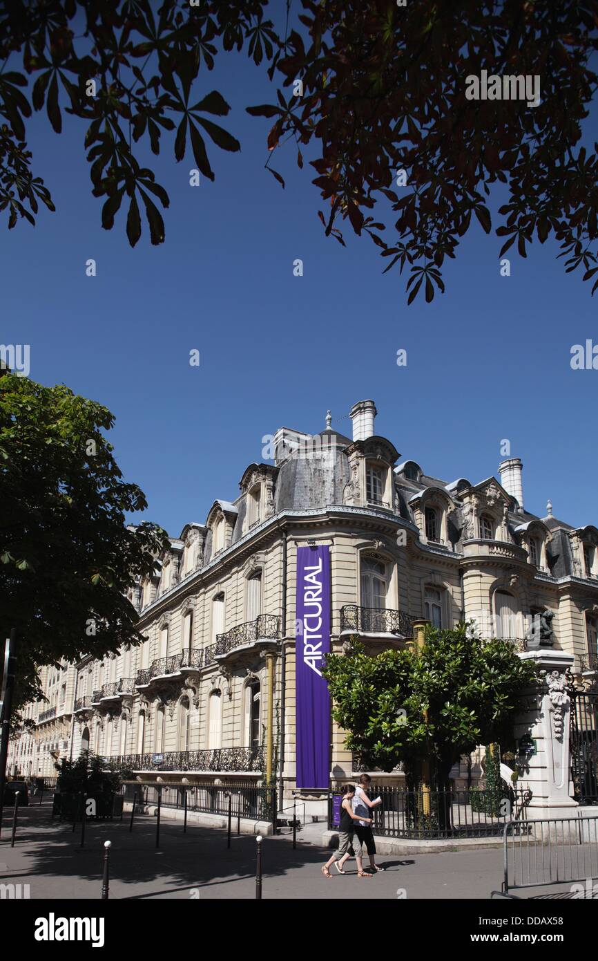 Art auction house ARTCURIAL on Avenue des Champs-Elysees, Paris, Ile-de-France, France Stock Photo
