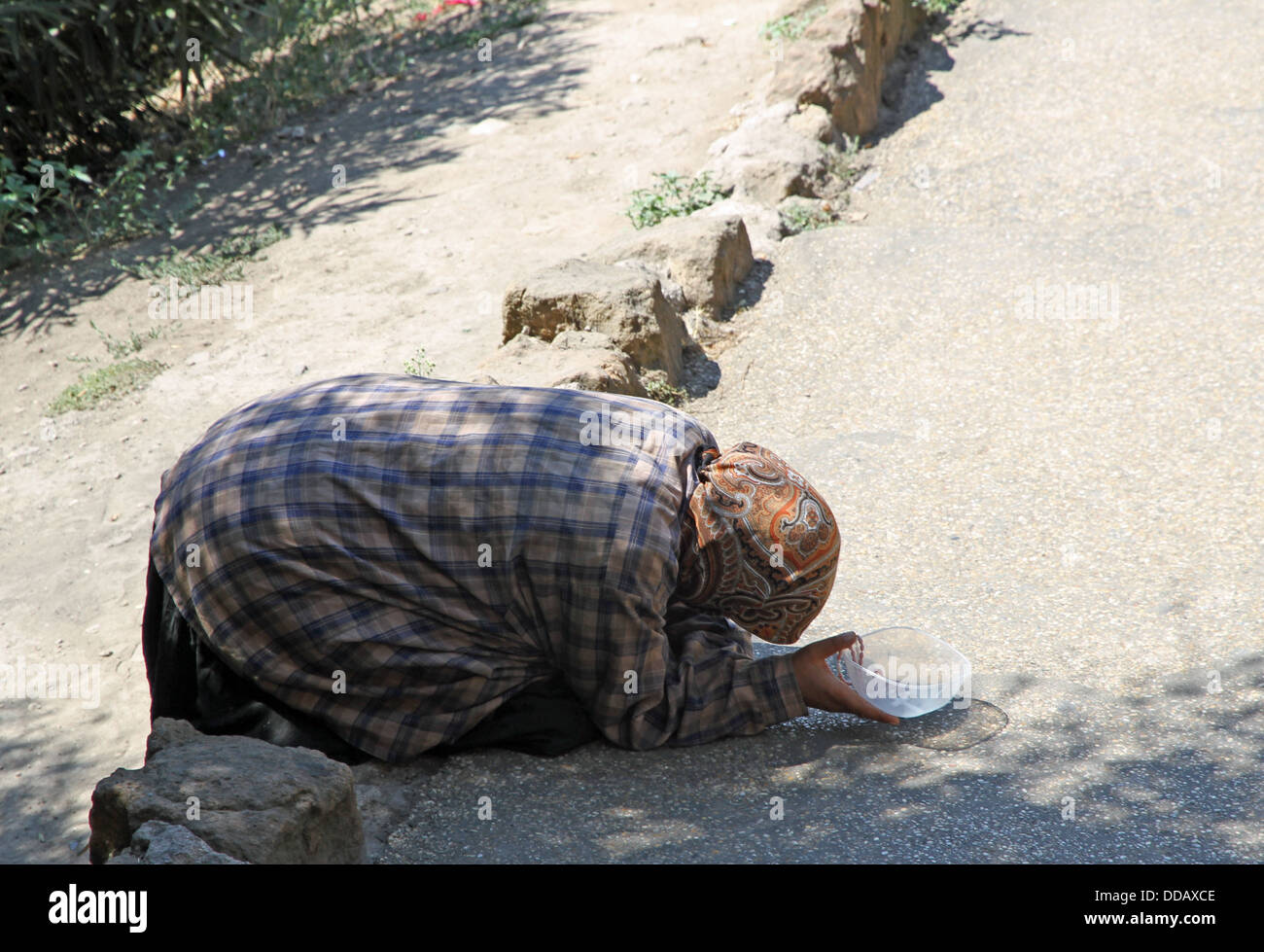 Romanian gypsy woman hi-res stock photography and images - Alamy