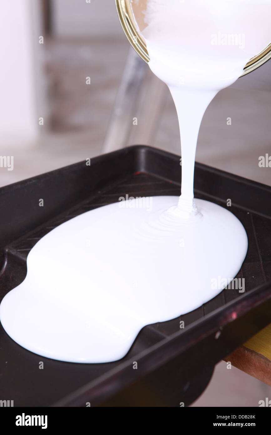 Pouring paint into a tray Stock Photo Alamy