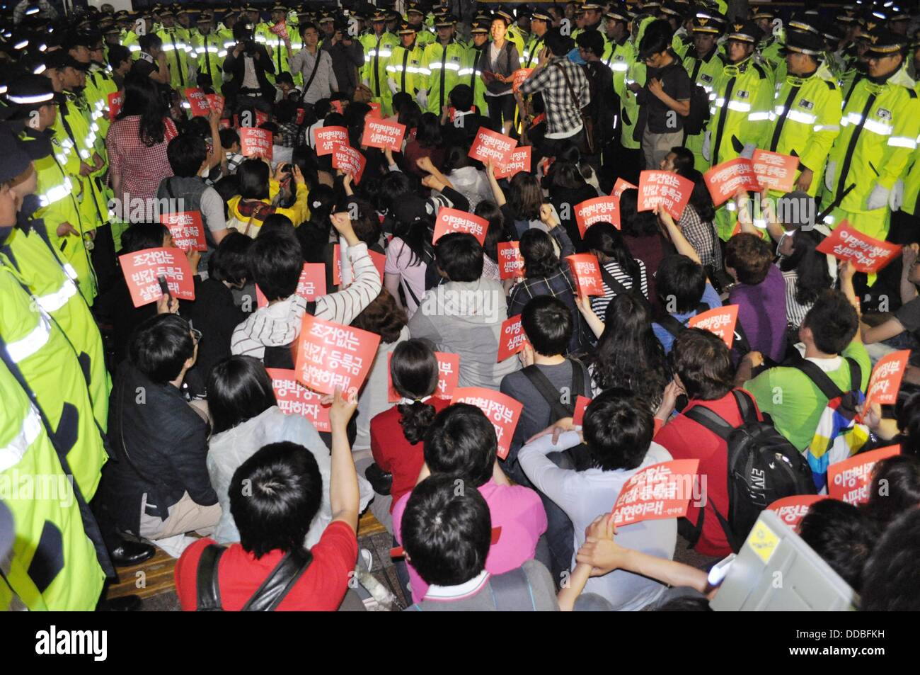 Seoul South Korea Students Sit In Of Protest Against University