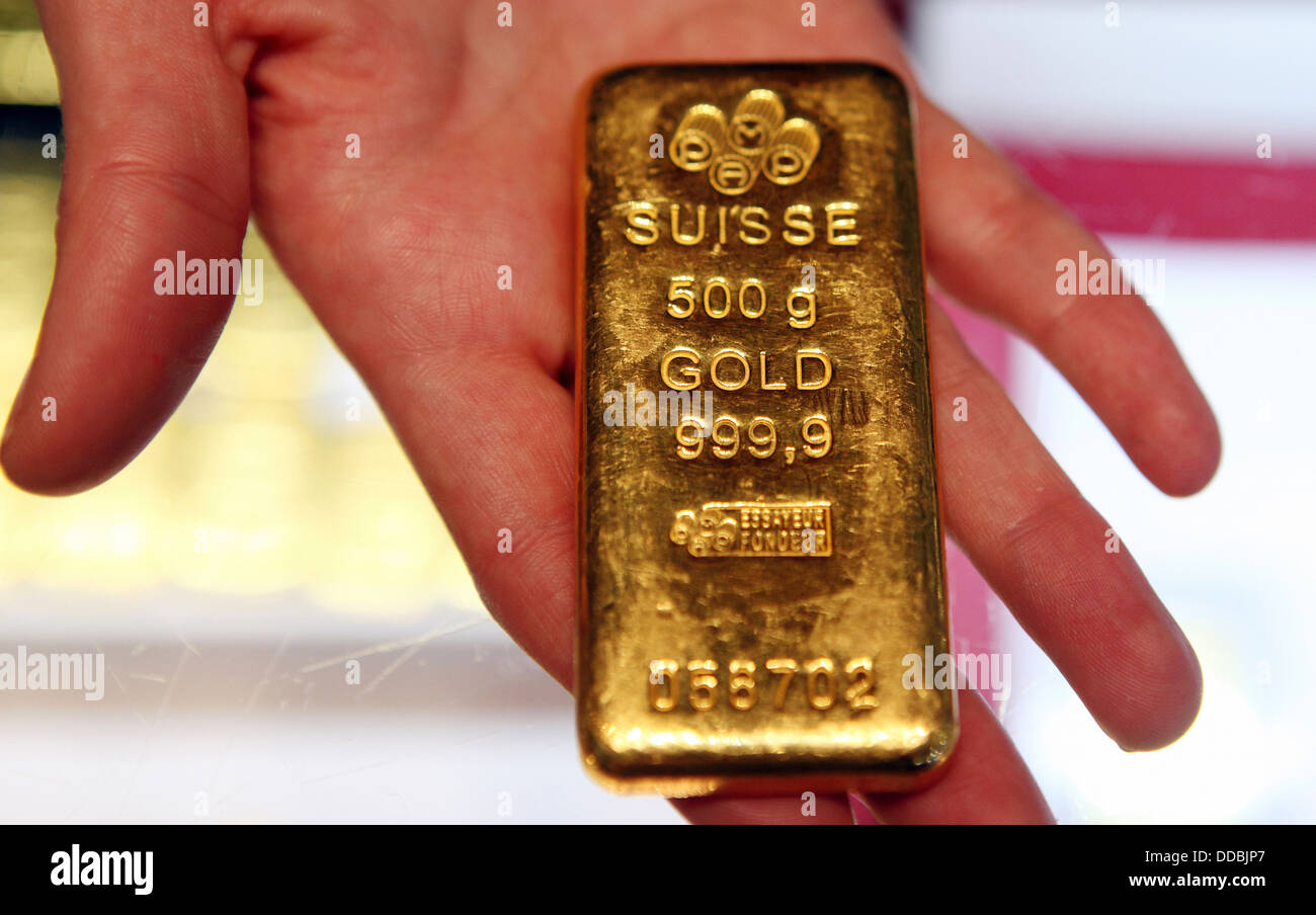 Dubai, United Arab Emirates, 500-gram gold bars on one hand Stock Photo