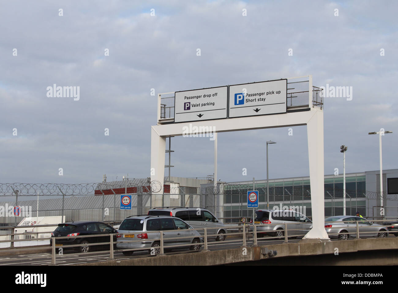 Heathrow airport drop off hires stock photography and images Alamy