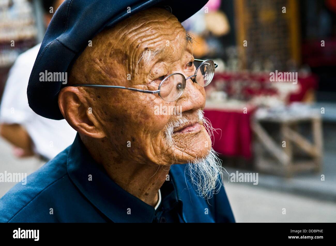 Old man wearing hat hi-res stock photography and images - Alamy