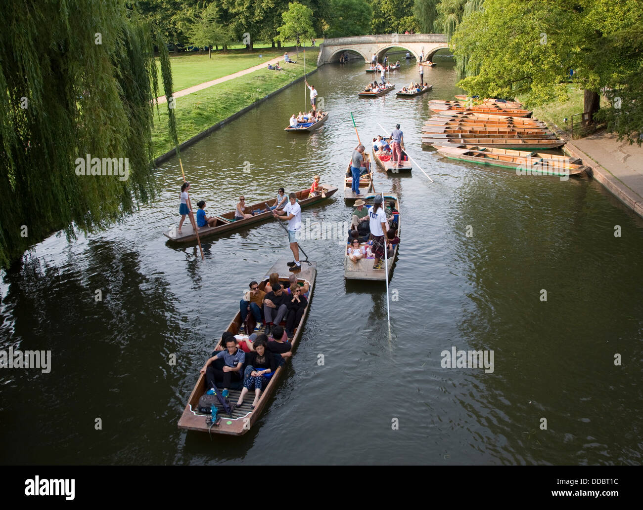 Crowded River Cam people punting Cambridge England Stock Photo, Royalty ...