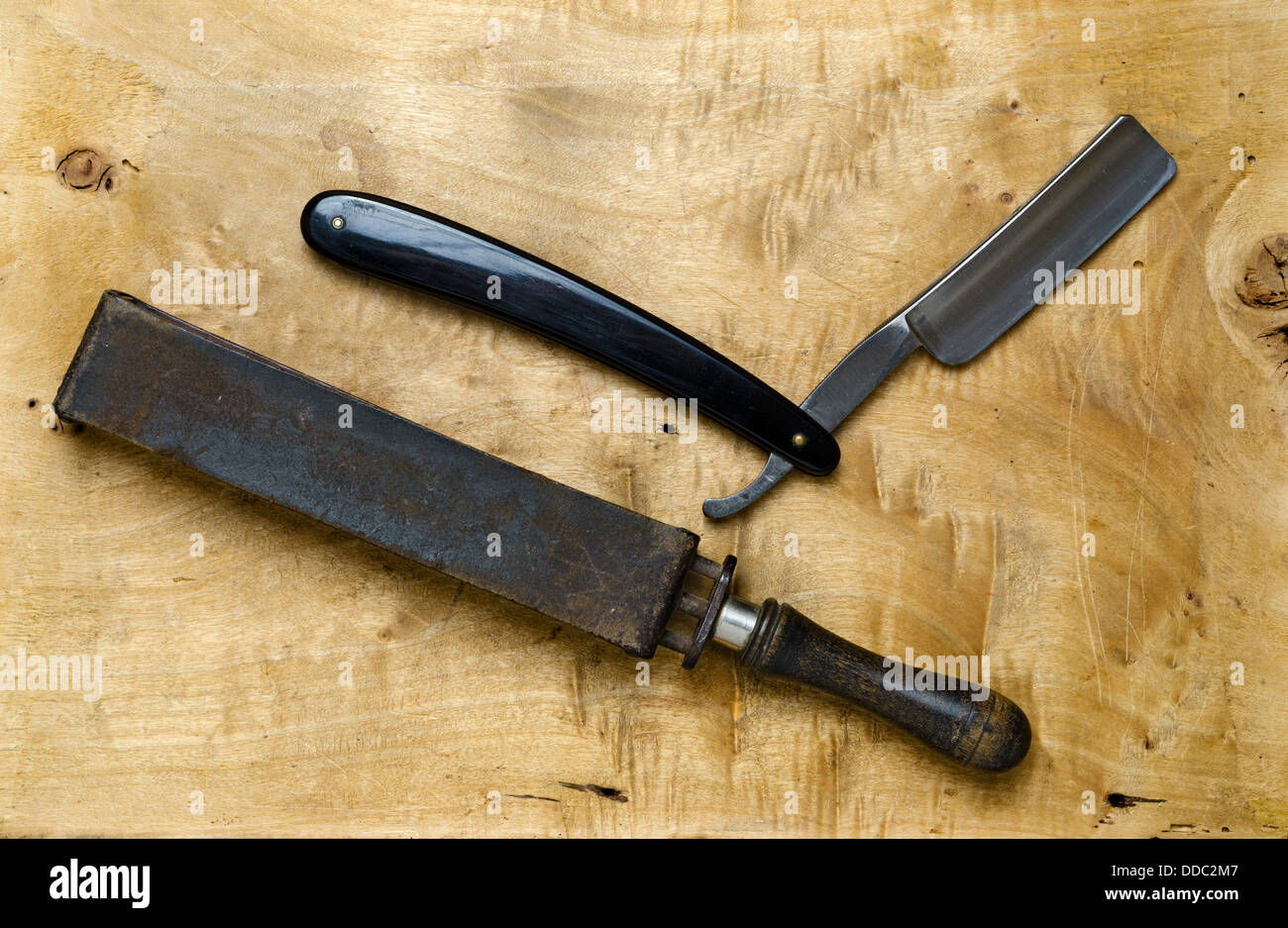 Straight razor hires stock photography and images Alamy
