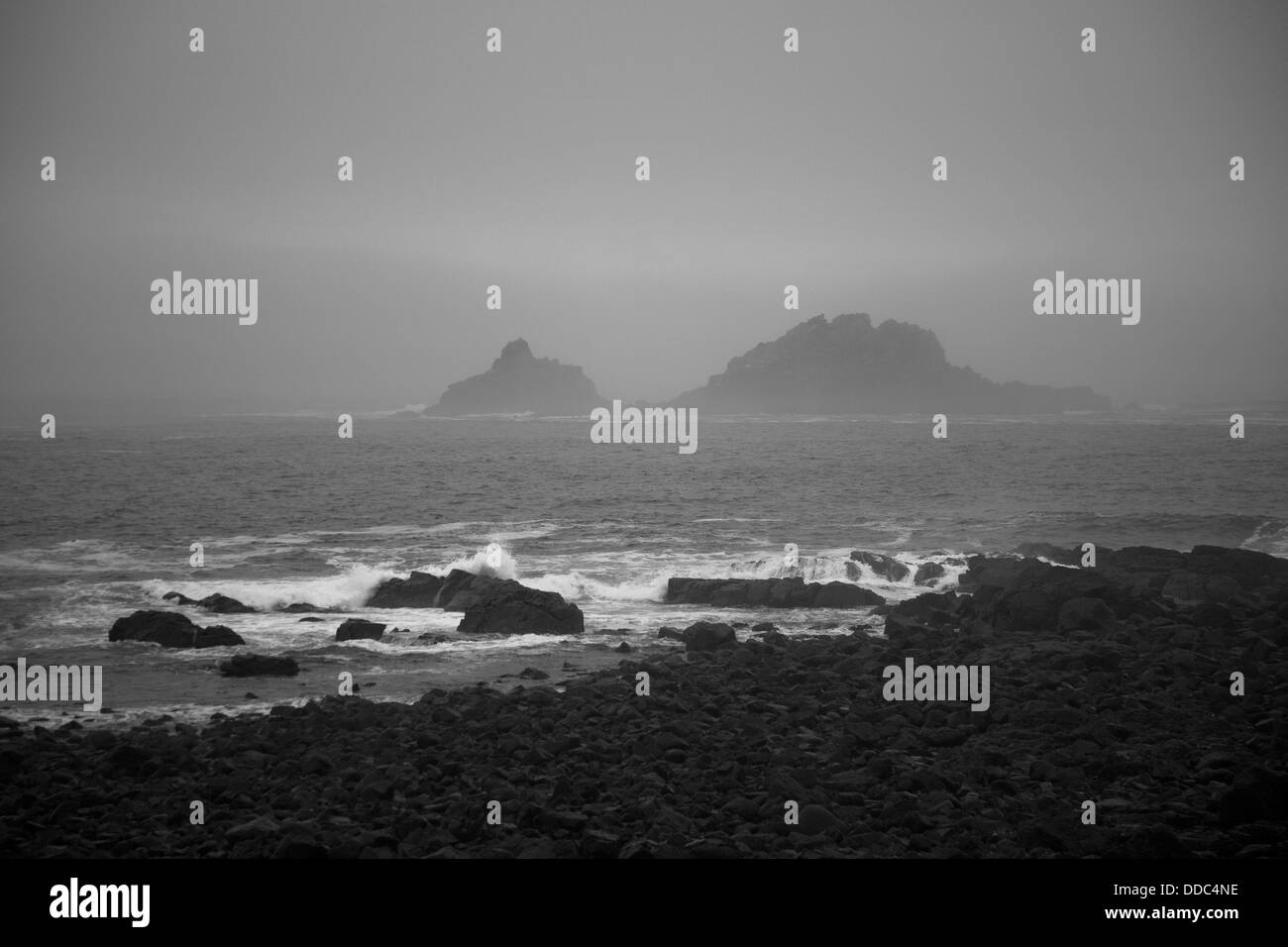 Black and white seascape hi-res stock photography and images - Alamy
