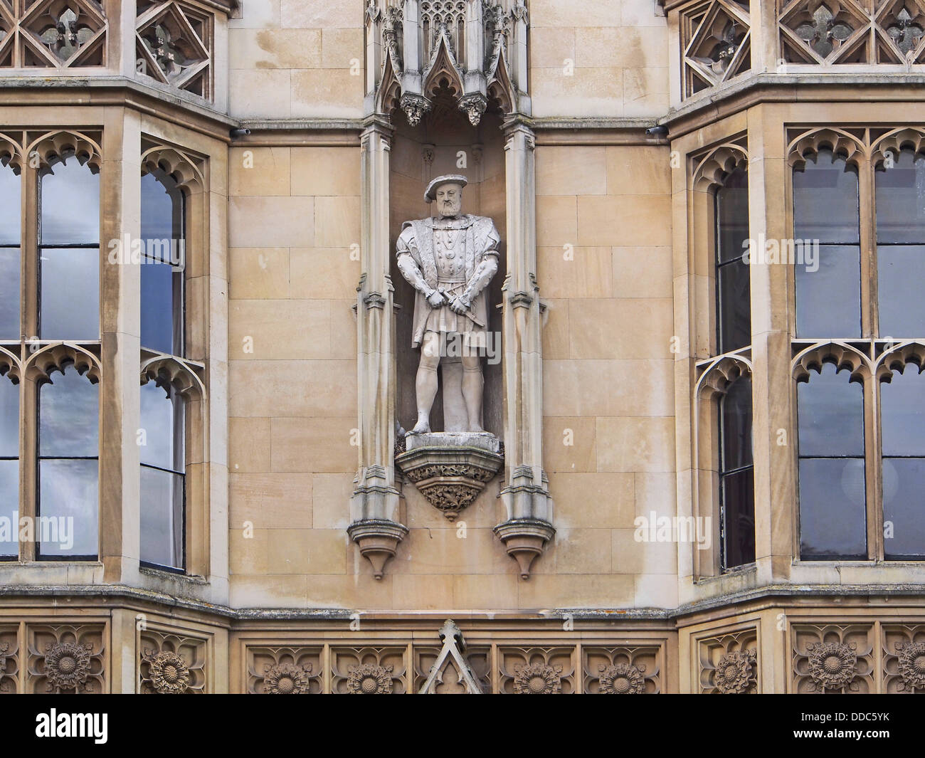 King's College Cambridge University, Henry VIII statue on street wall