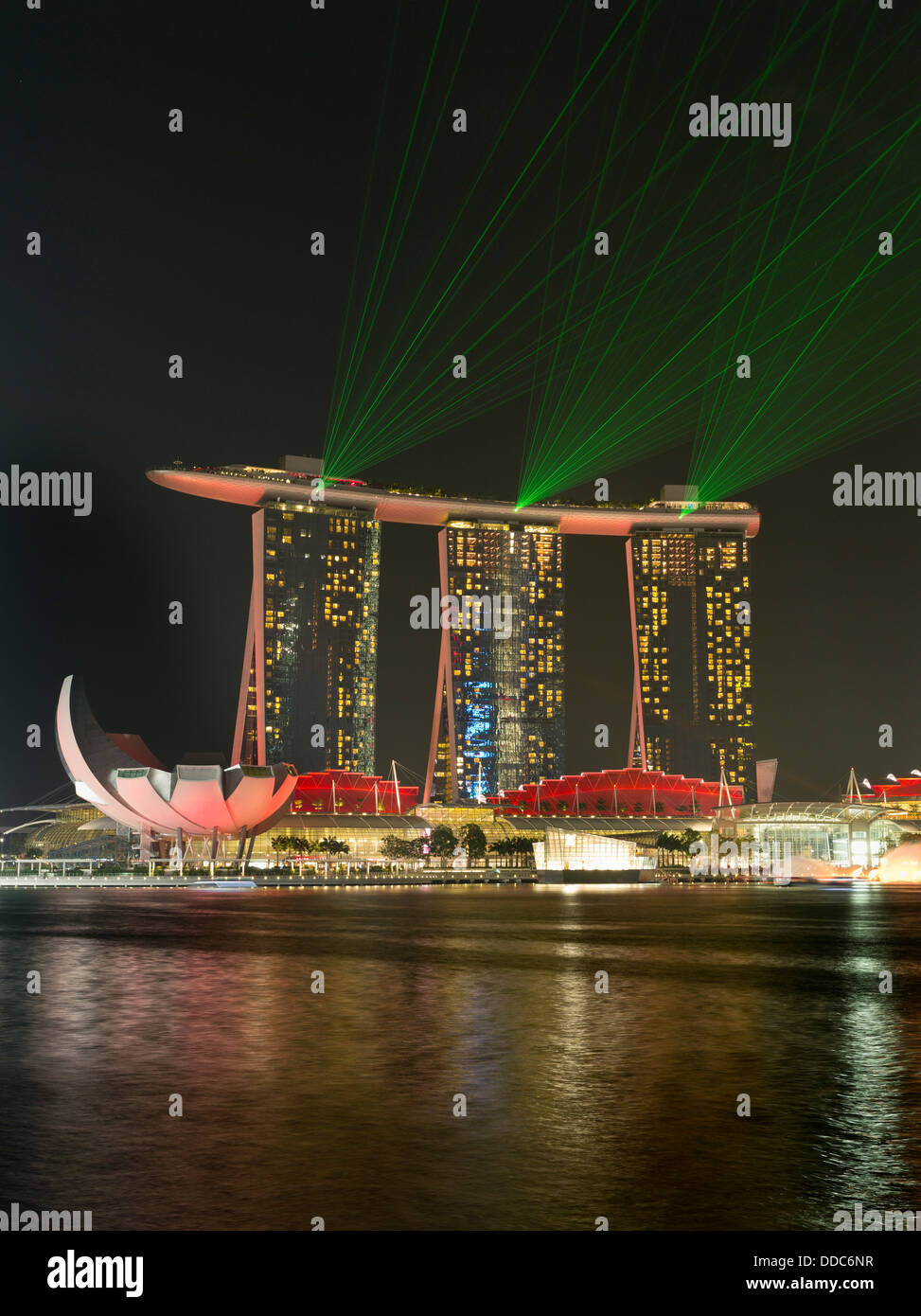 dh Laser show MARINA BAY SINGAPORE Marina bay sands hotel night evening lights display light