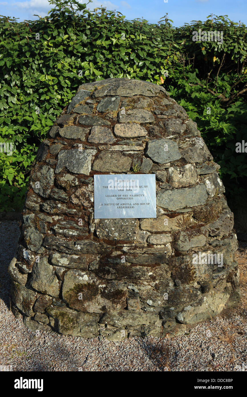 Ardrishaig - cairn with a plaque in memory of the Right Honorable John Smith QC MP. A native of Argyll & son of Ardrishaig Stock Photo