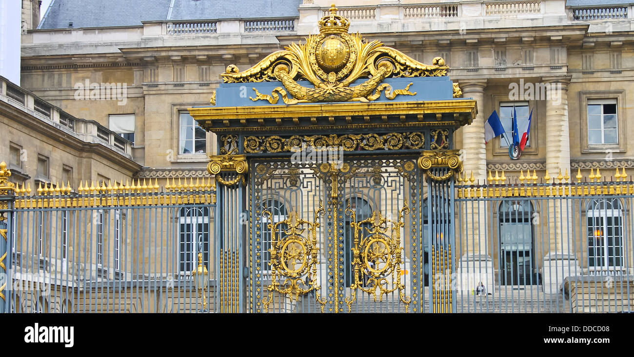 Gates of the palace of justice in Paris. France Stock Photo Alamy