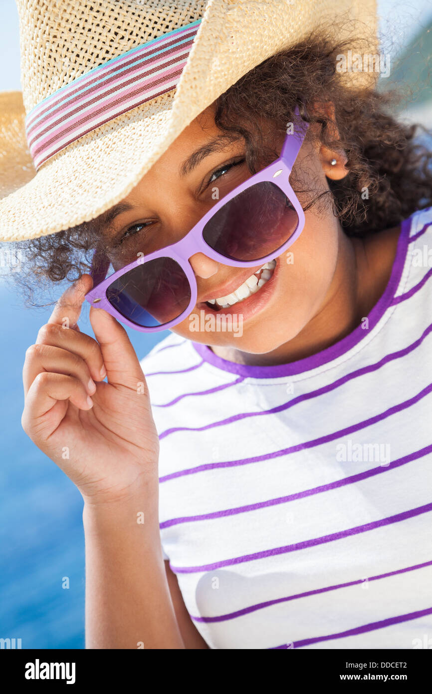 Black girl wearing cowboy hat hi-res stock photography and images - Alamy
