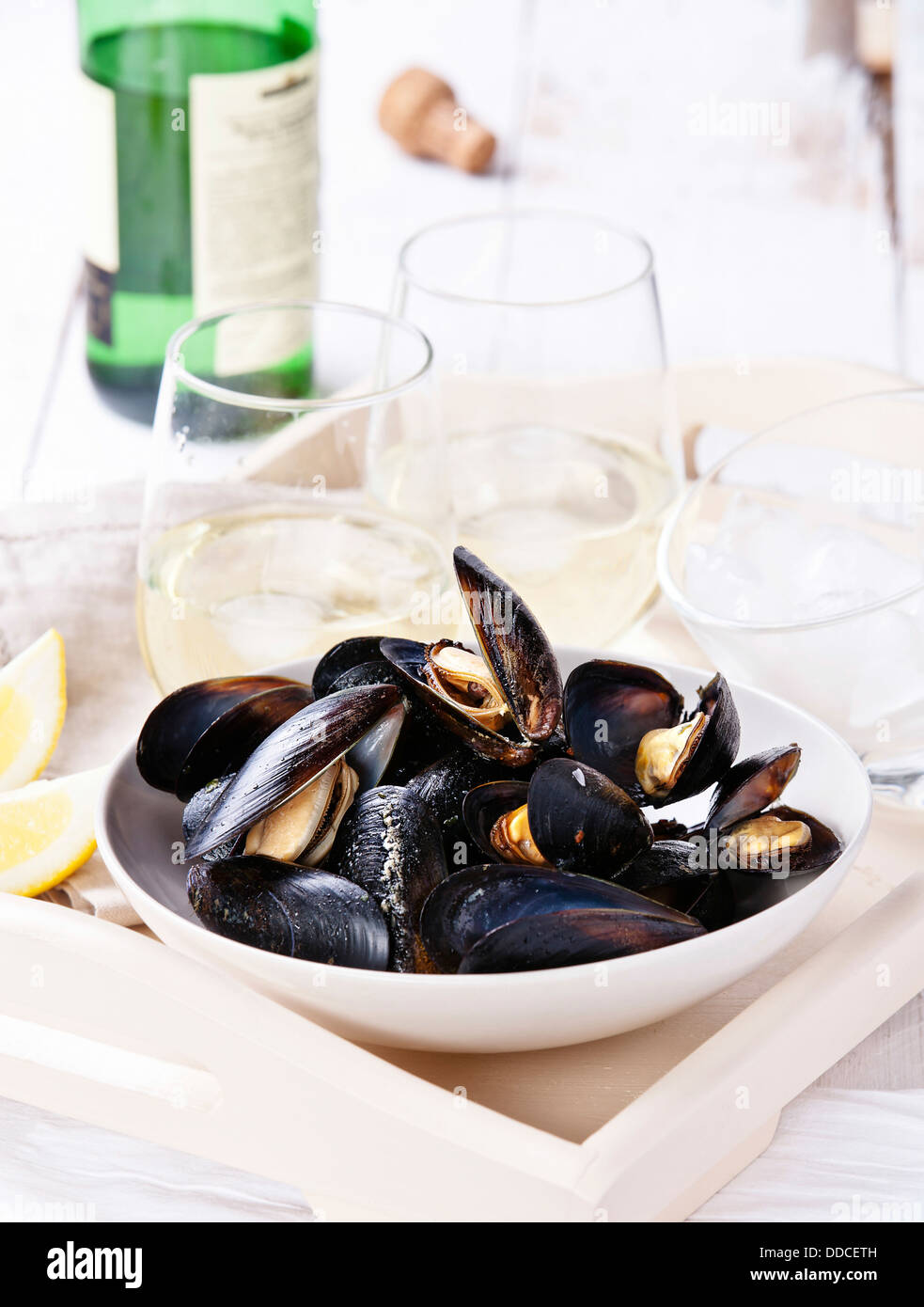 Clam shell bowl hires stock photography and images Alamy