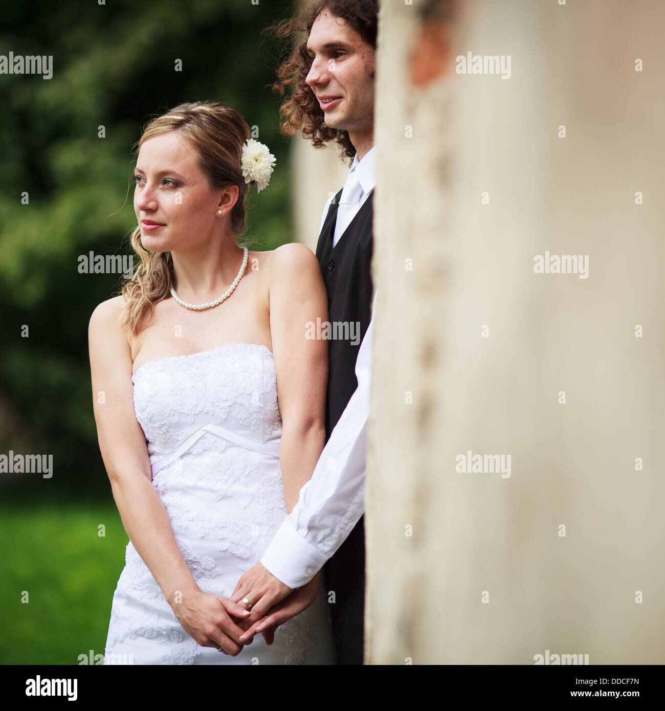 Portrait of a young wedding couple Stock Photo - Alamy
