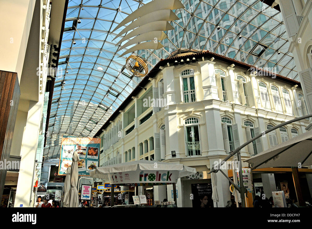 Singapore city urban street hi-res stock photography and images - Alamy